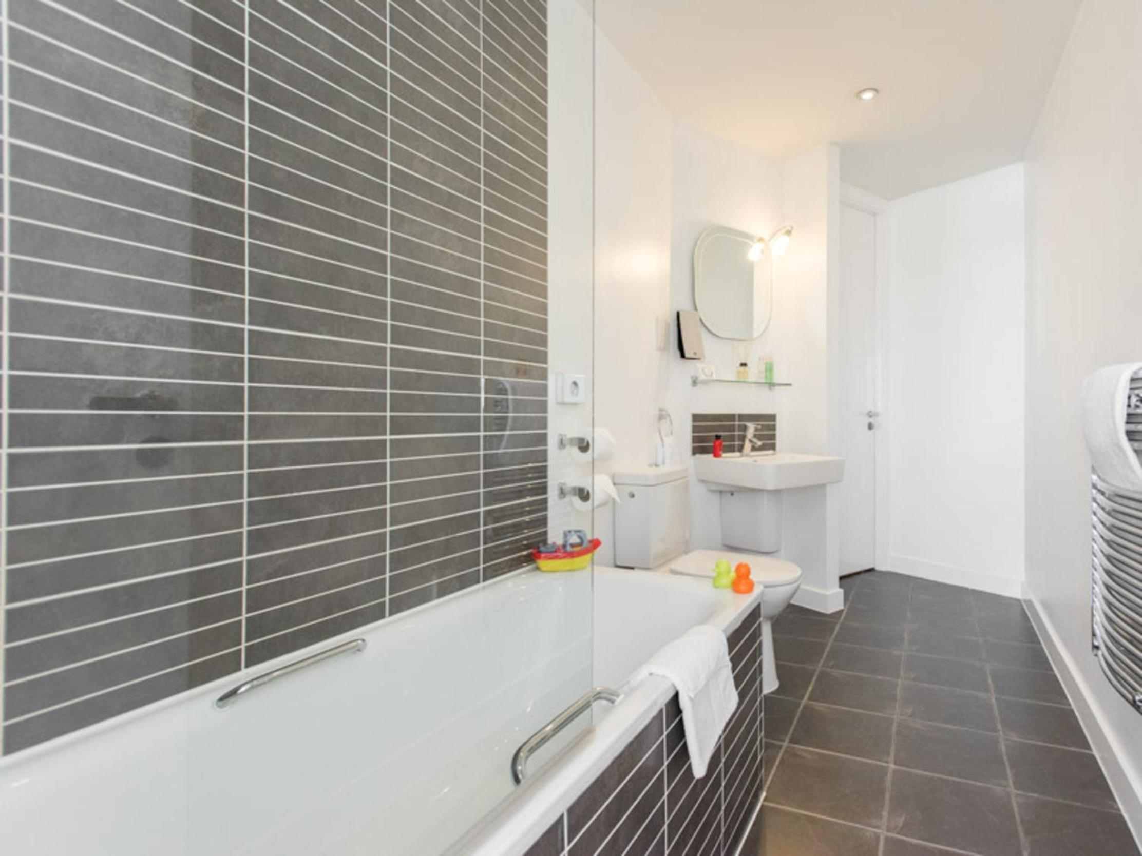 PREMIER SUITES Liverpool view 4