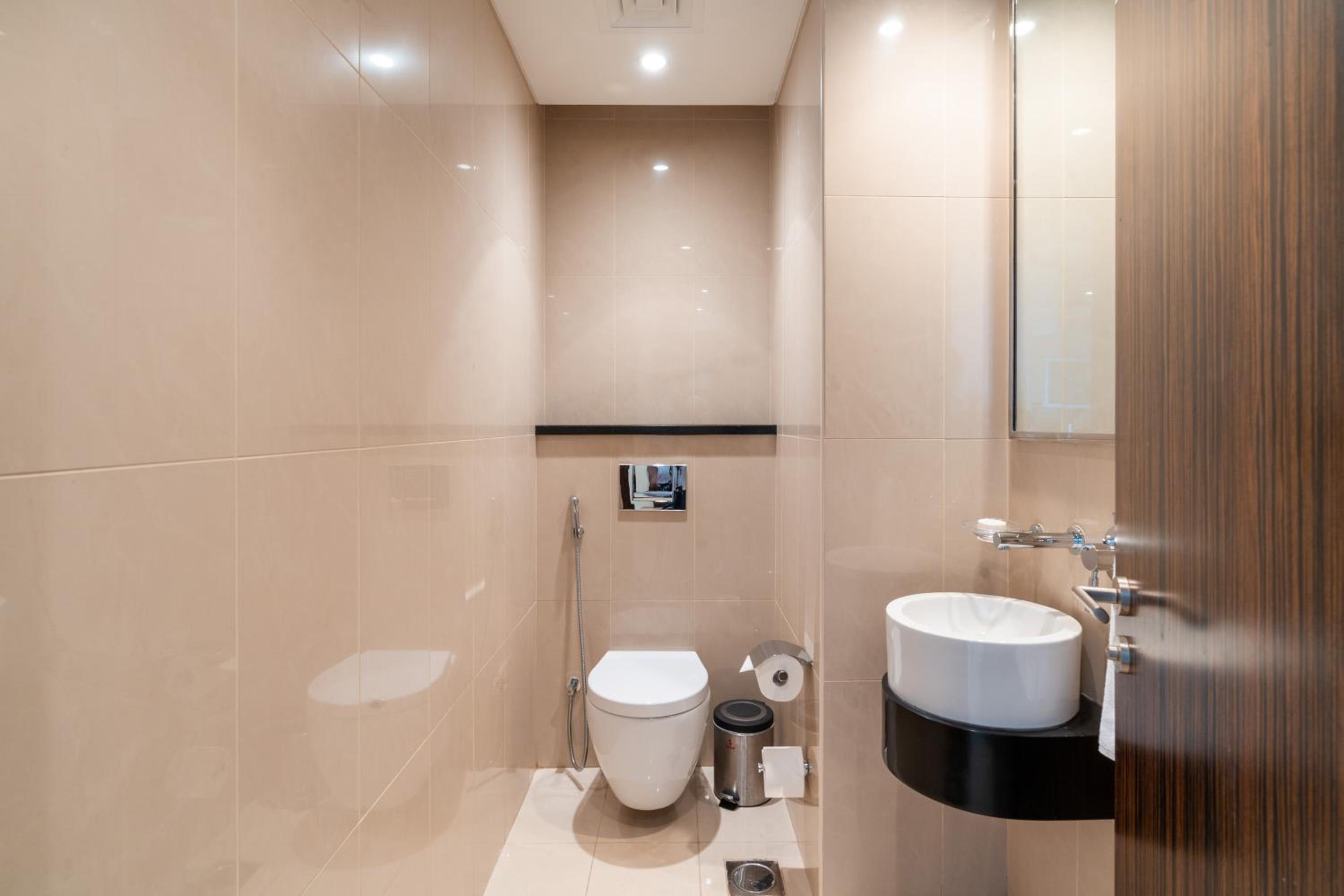 Royal Club By RVHR, Bonnington Residential Tower - JLT