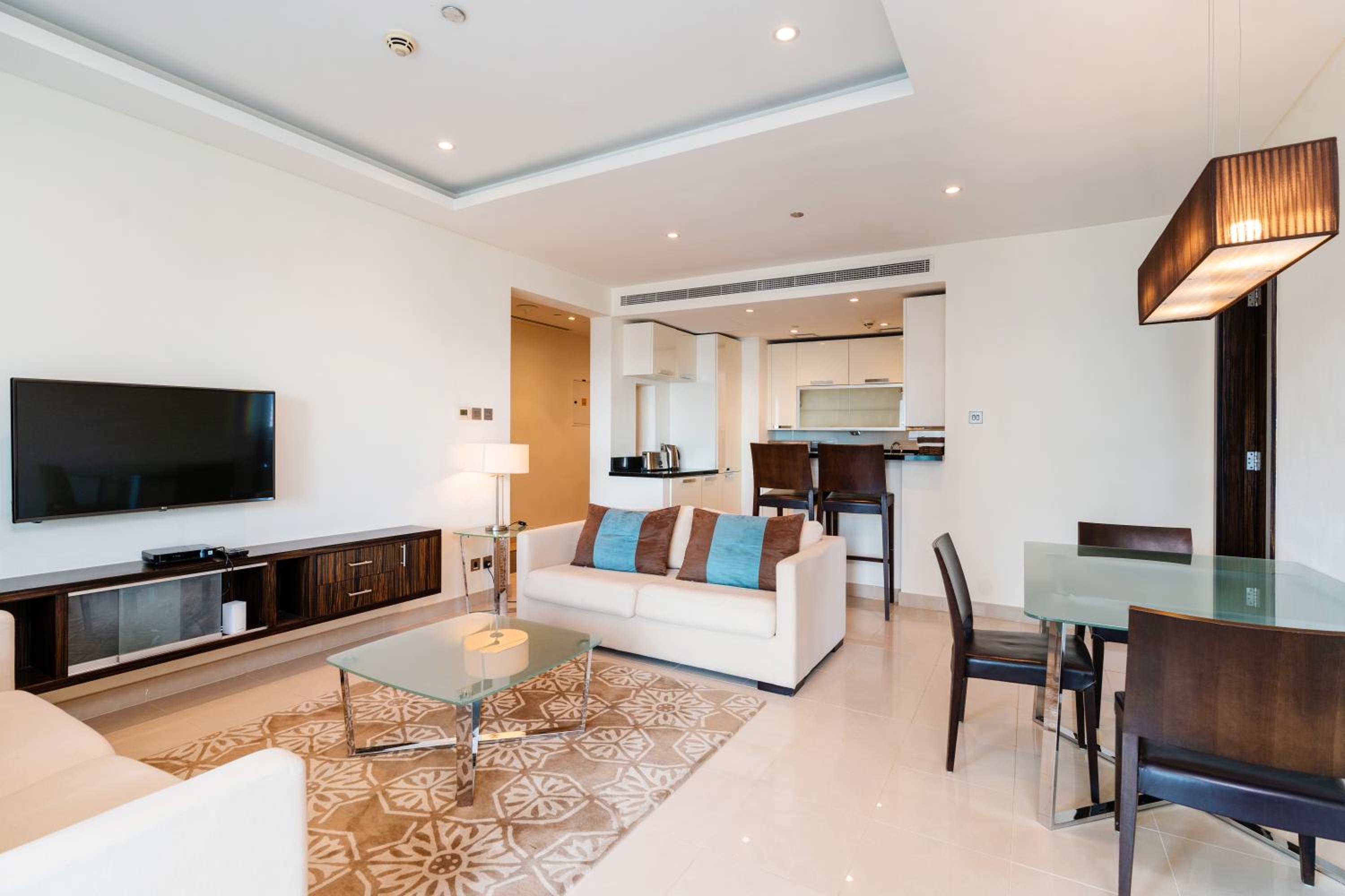 Royal Club By RVHR, Bonnington Residential Tower - JLT