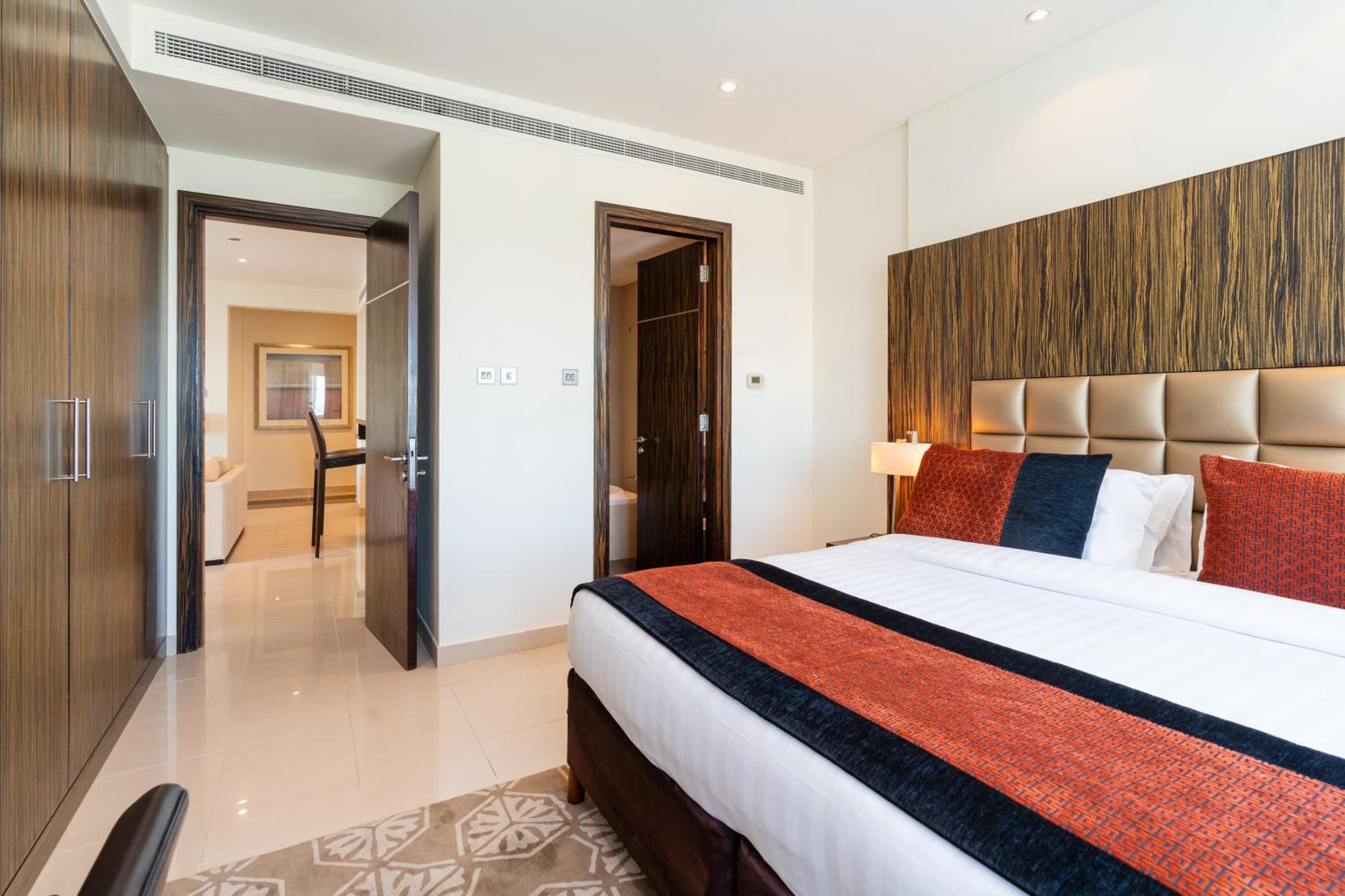 Royal Club By RVHR, Bonnington Residential Tower - JLT