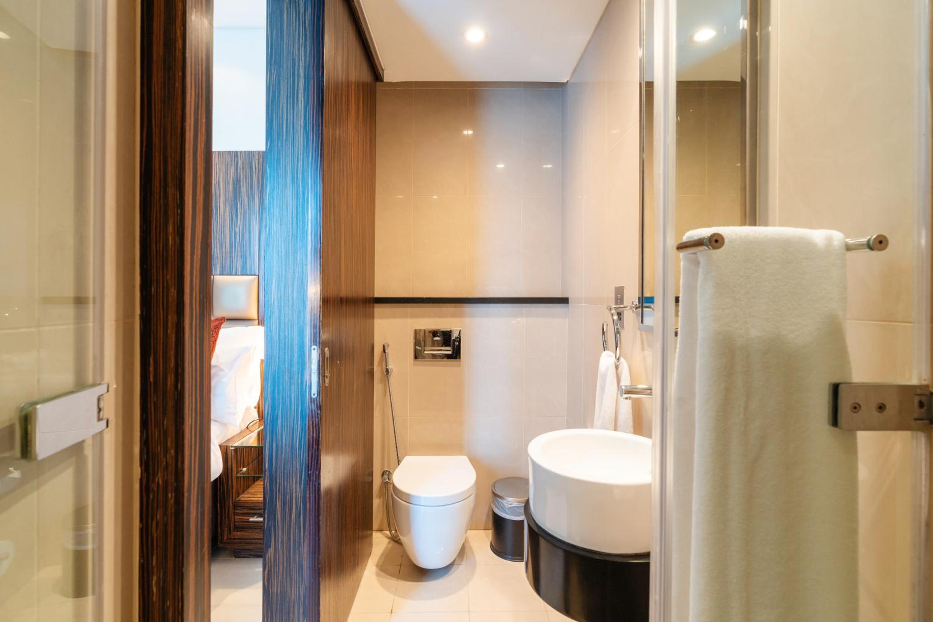 Royal Club By RVHR, Bonnington Residential Tower - JLT