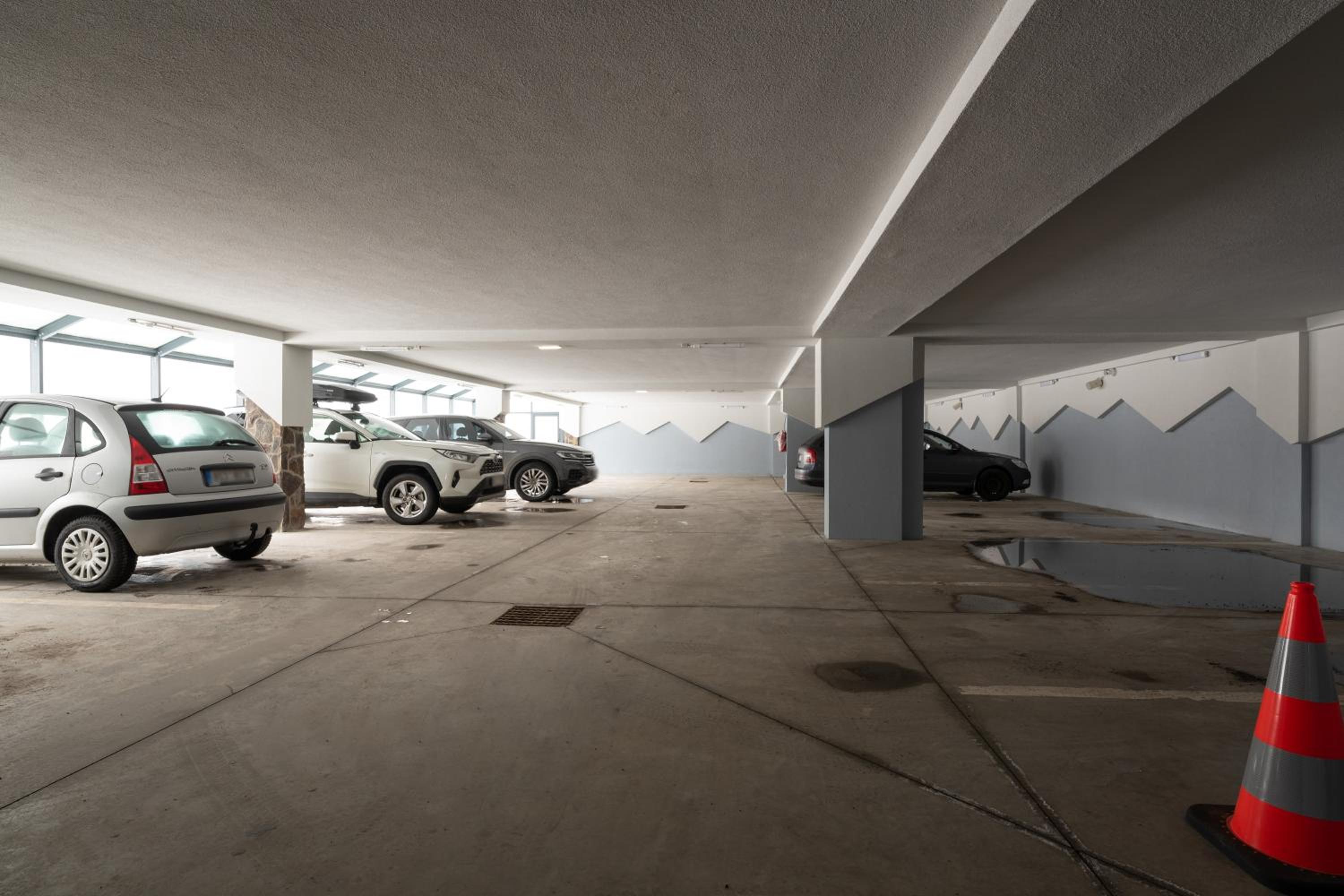 Apartment YOLO - 4 person - Garage parking - Ski in Ski Out view 4