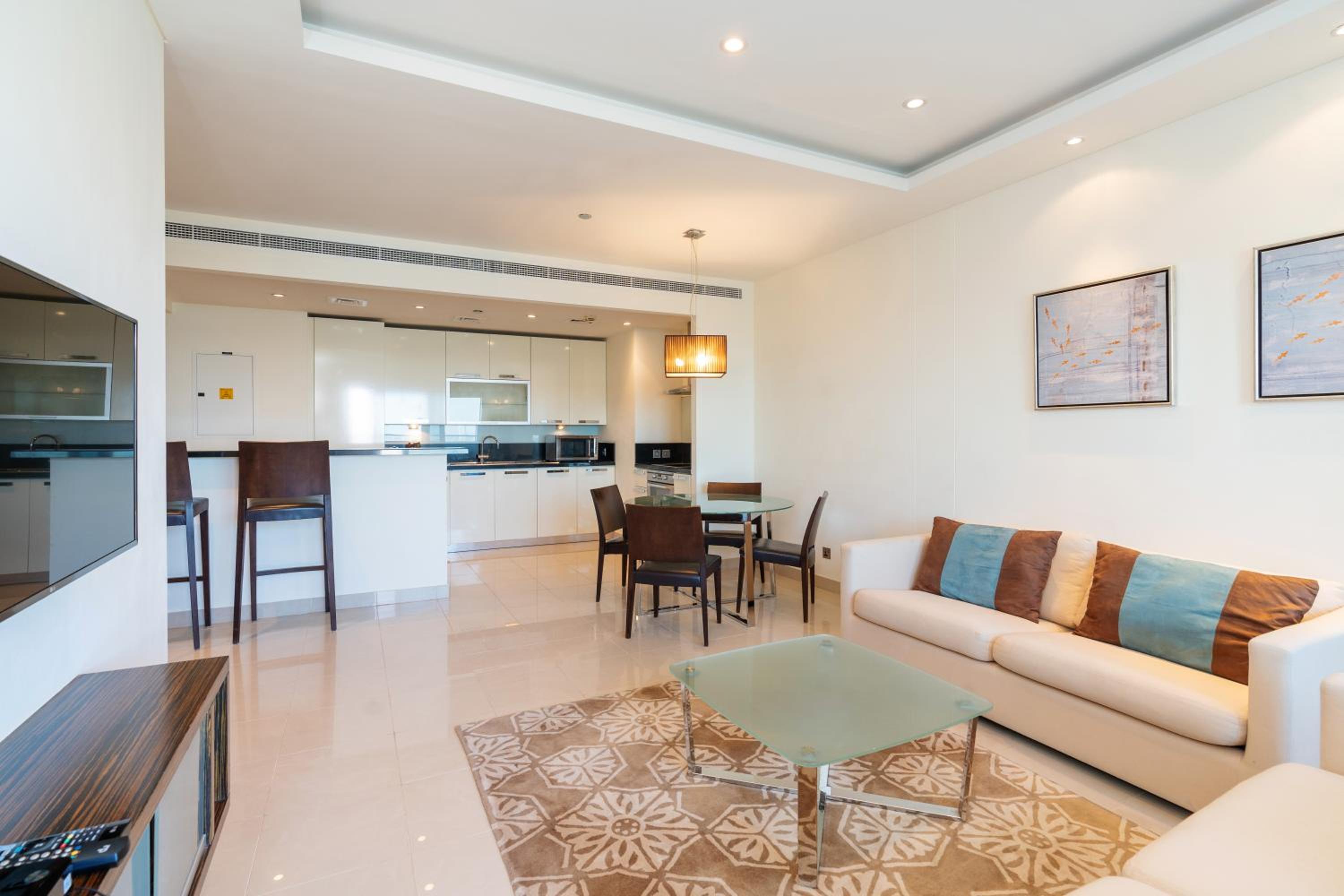 Royal Club By RVHR, Bonnington Residential Tower - JLT