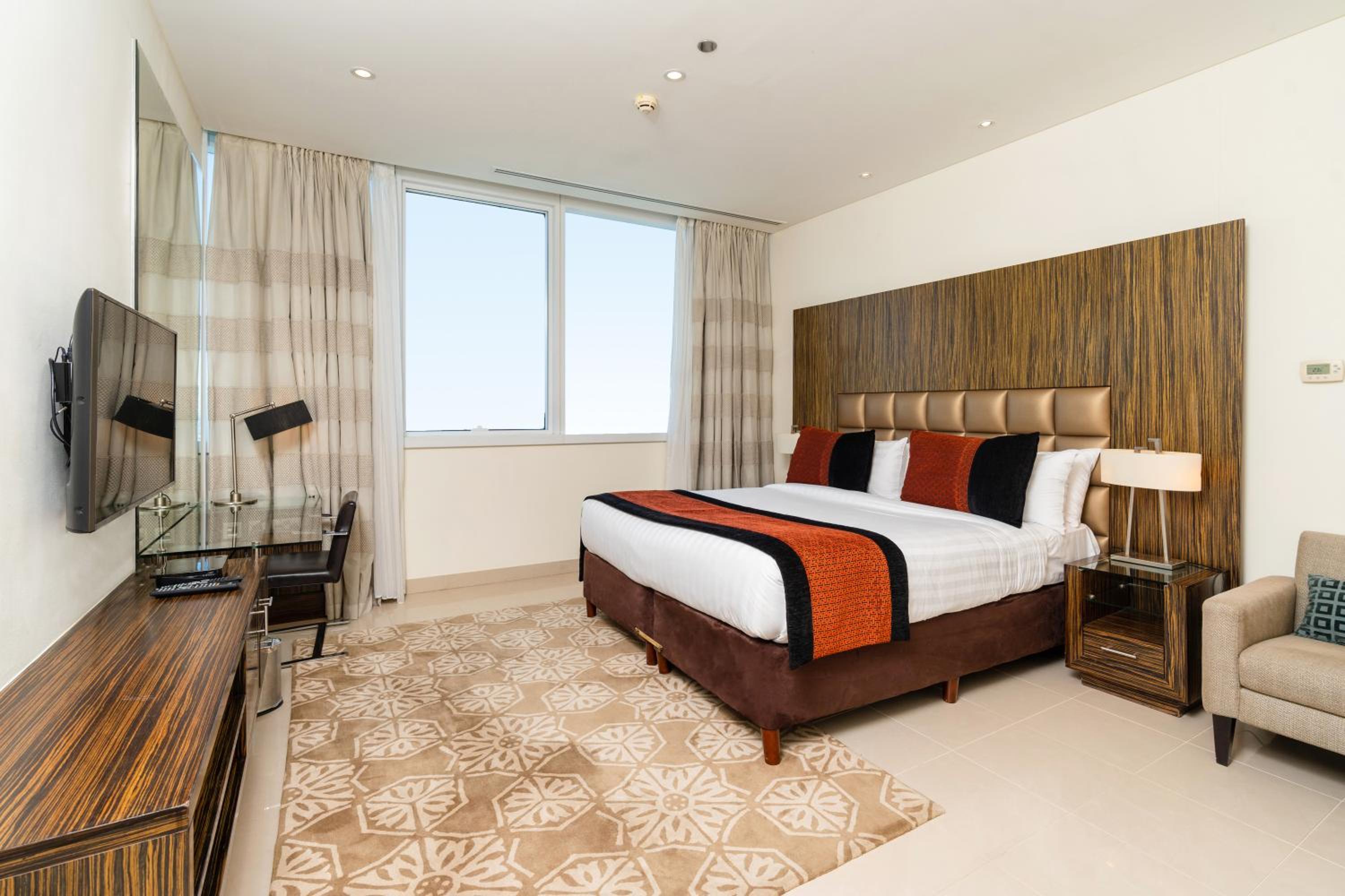 Royal Club By RVHR, Bonnington Residential Tower - JLT