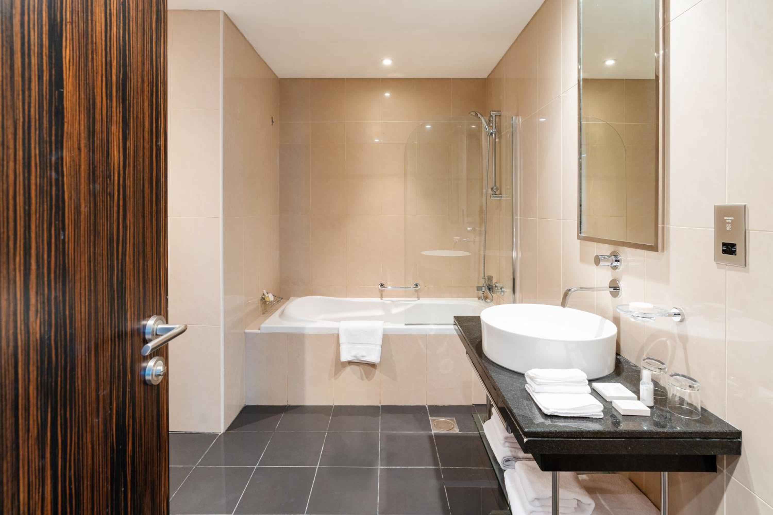 Royal Club By RVHR, Bonnington Residential Tower - JLT