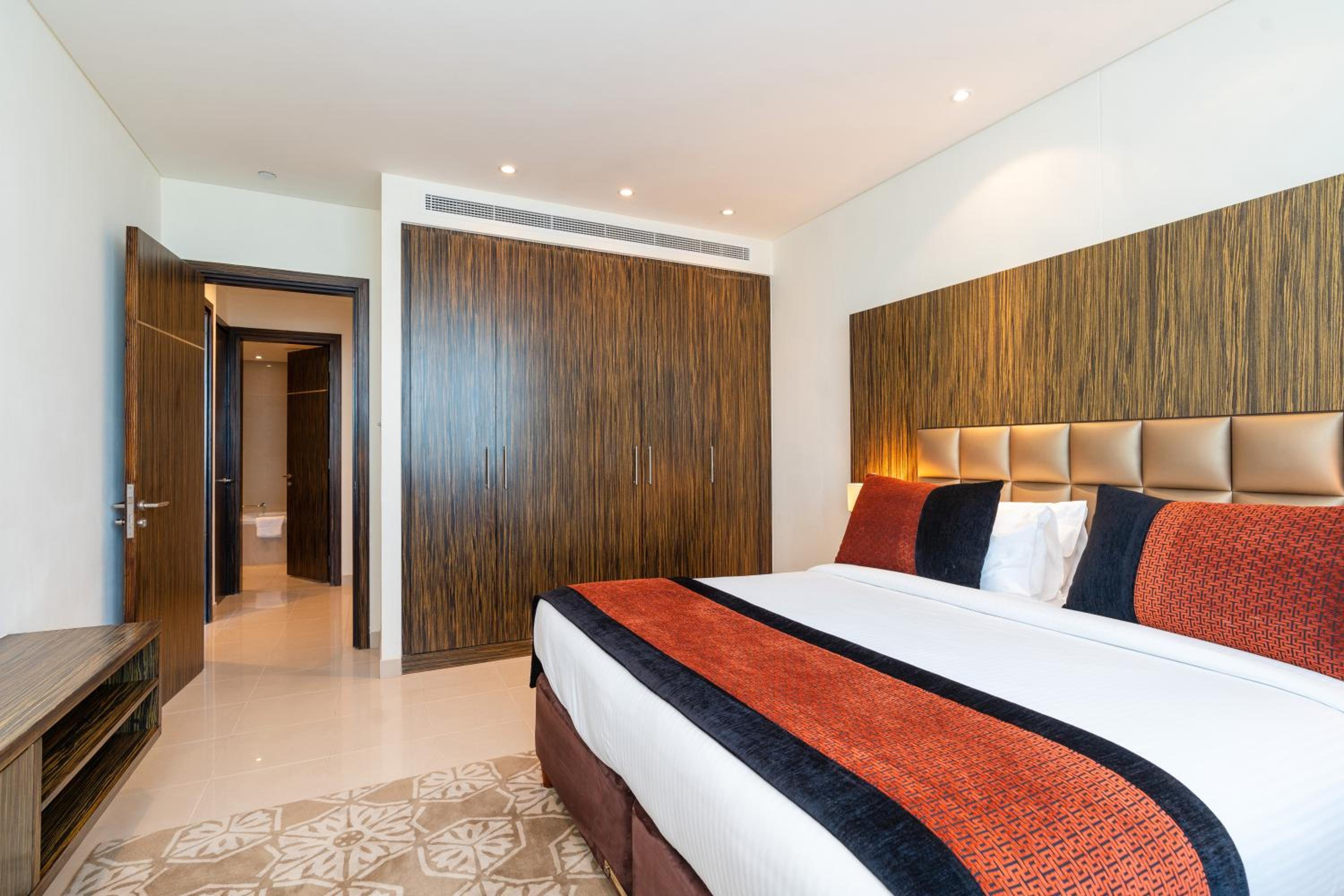 Royal Club By RVHR, Bonnington Residential Tower - JLT