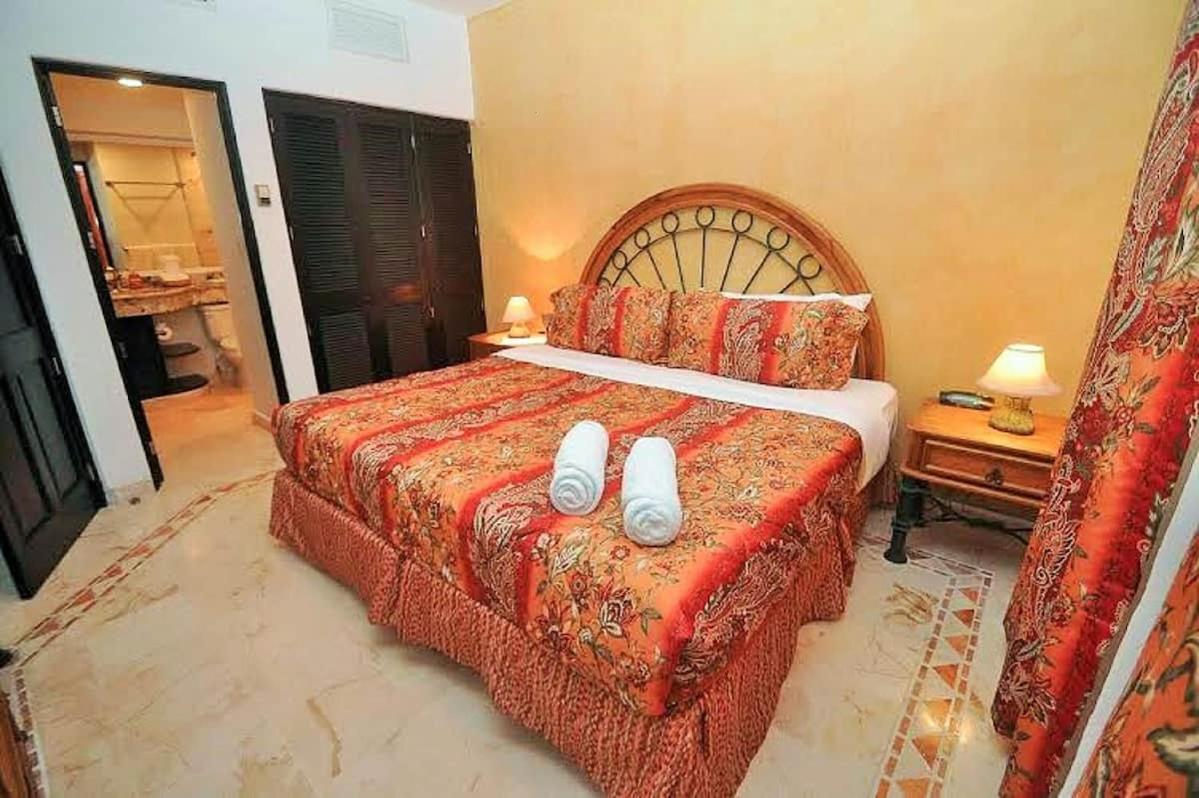 Beachfront Condo, Incredible Balcony View @ Fishermens Playacar 1 view 5