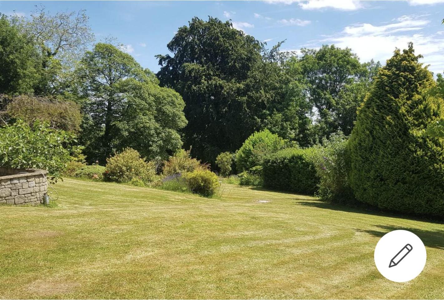 2 Bed Cottage - Sleeps 4 - Garden Pets Wifi view 2