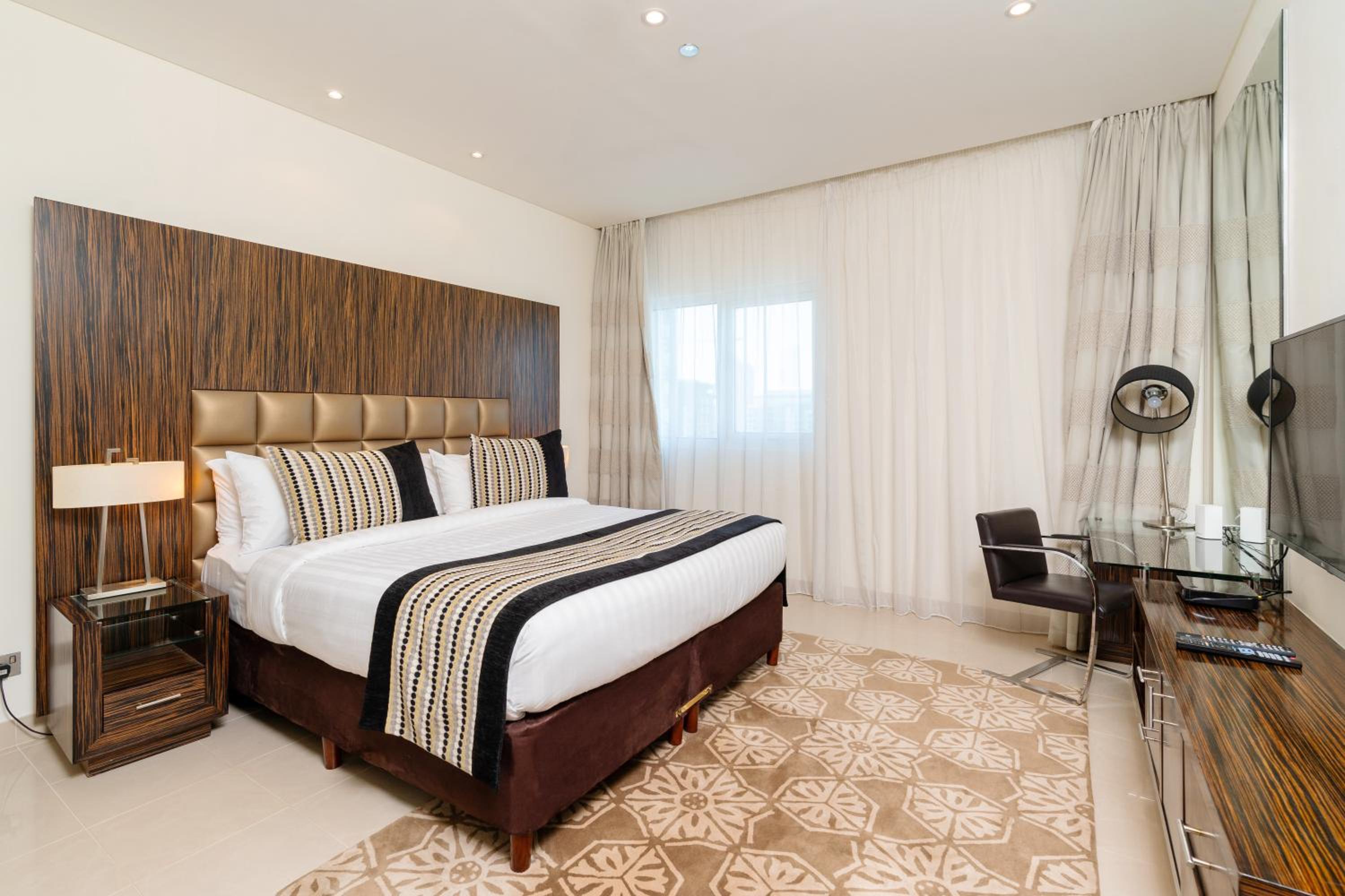 Royal Club By RVHR, Bonnington Residential Tower - JLT