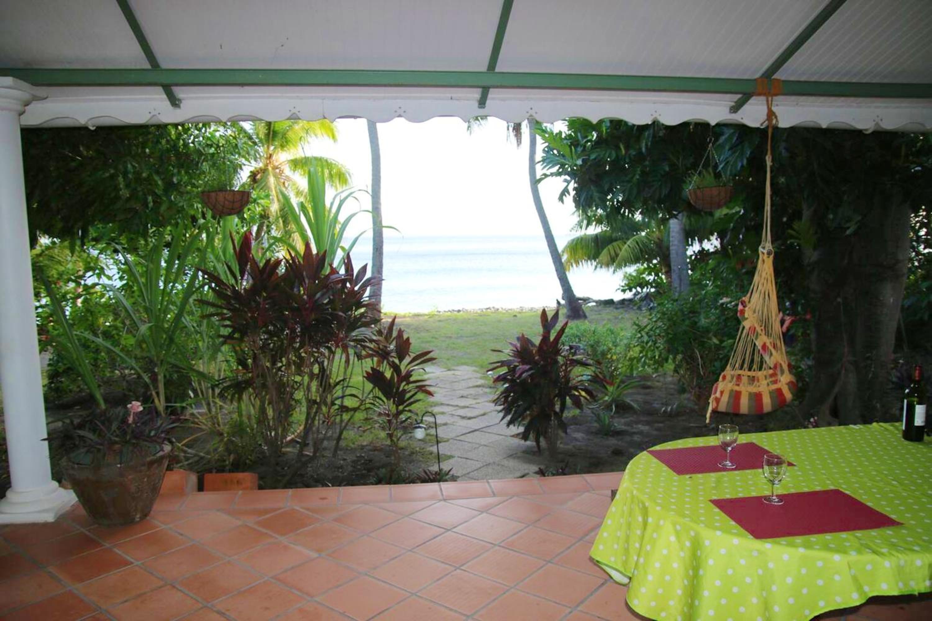 Bungalow enchanteur à Saint-Pierre avec vue sur la mer et jardin view 4