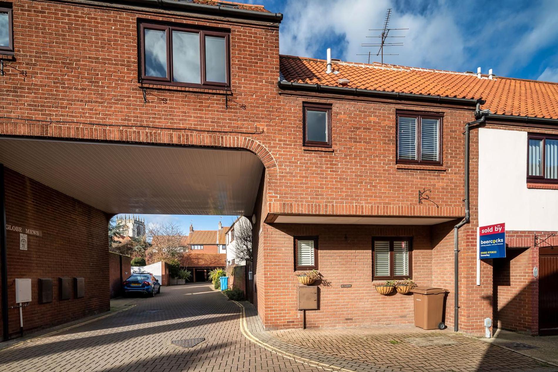 Charming & Central House with Garden and Free Parking view 2