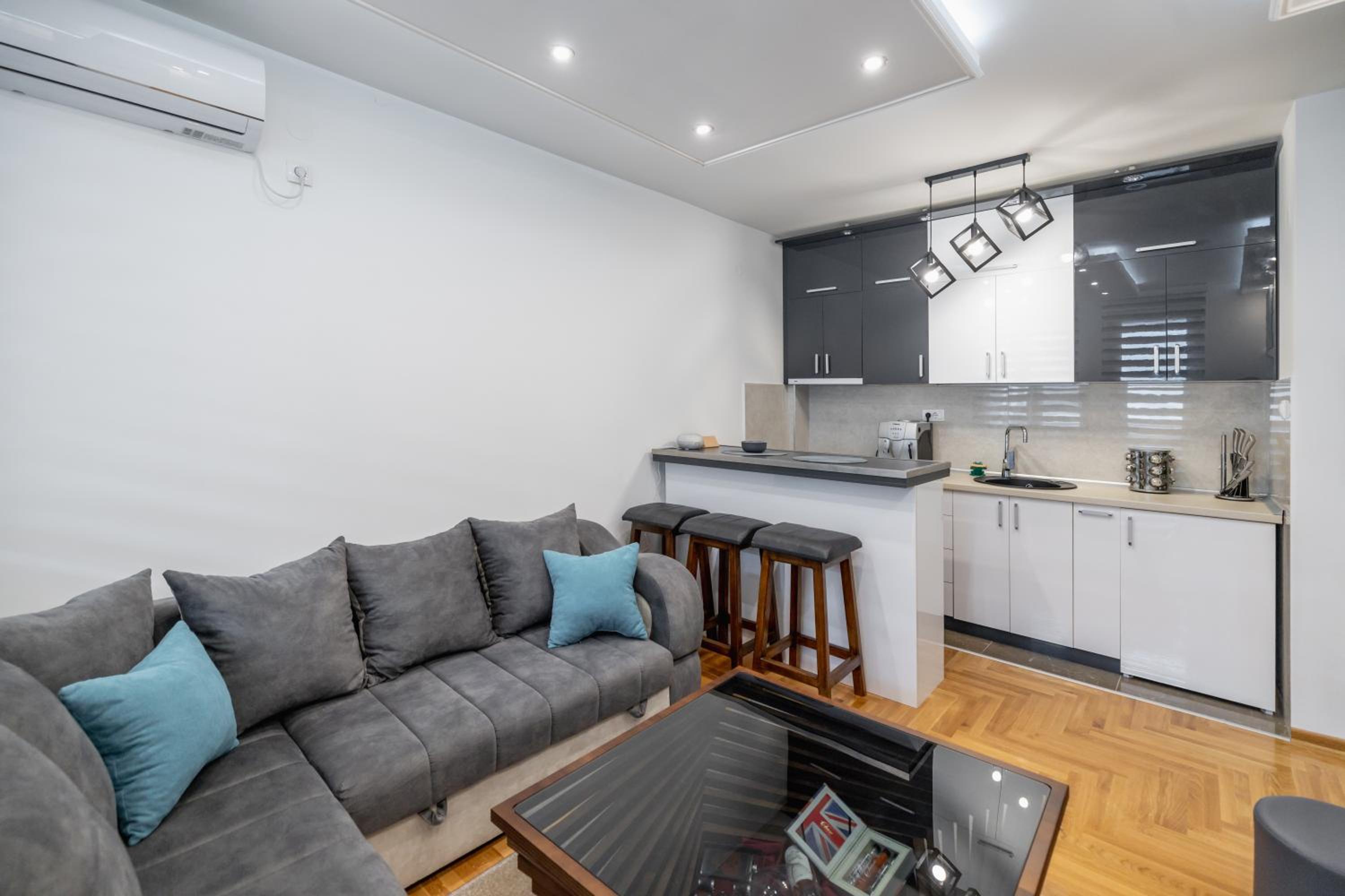 Bella Apartment with free parking view 2