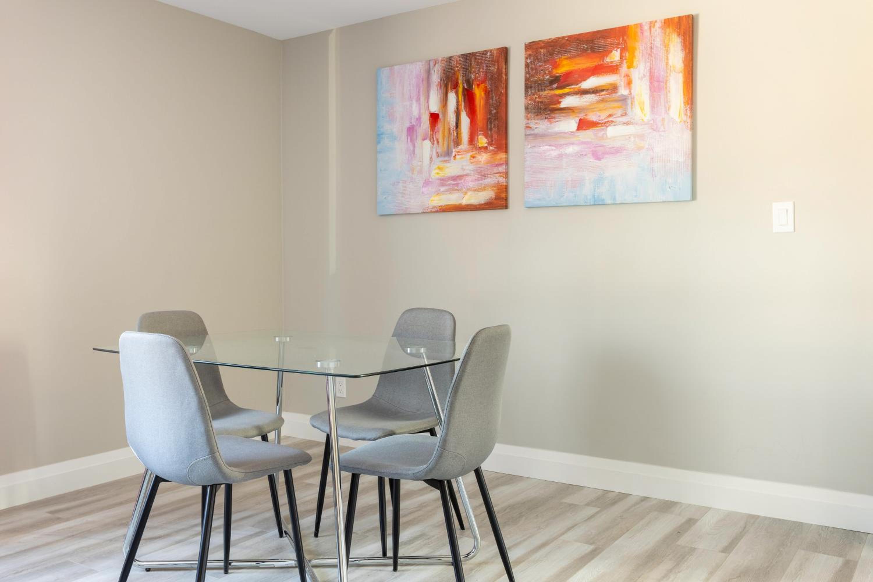 Kitchener Vacations - ENTIRE 2 BEDROOM APARTMENT DOWNTOWN - u2 - Property Image 6