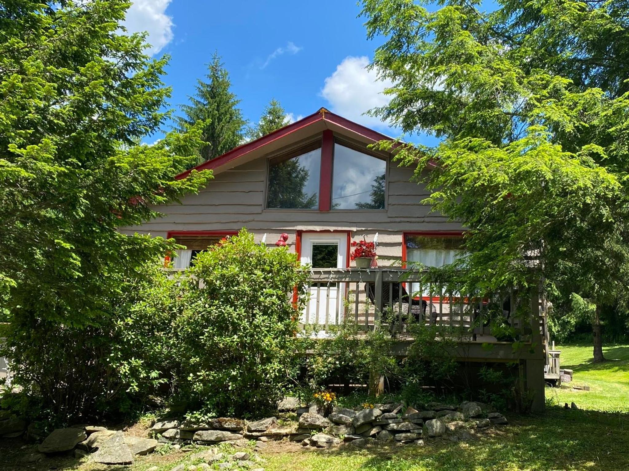Roscoe Cabin Pet friendly - main view