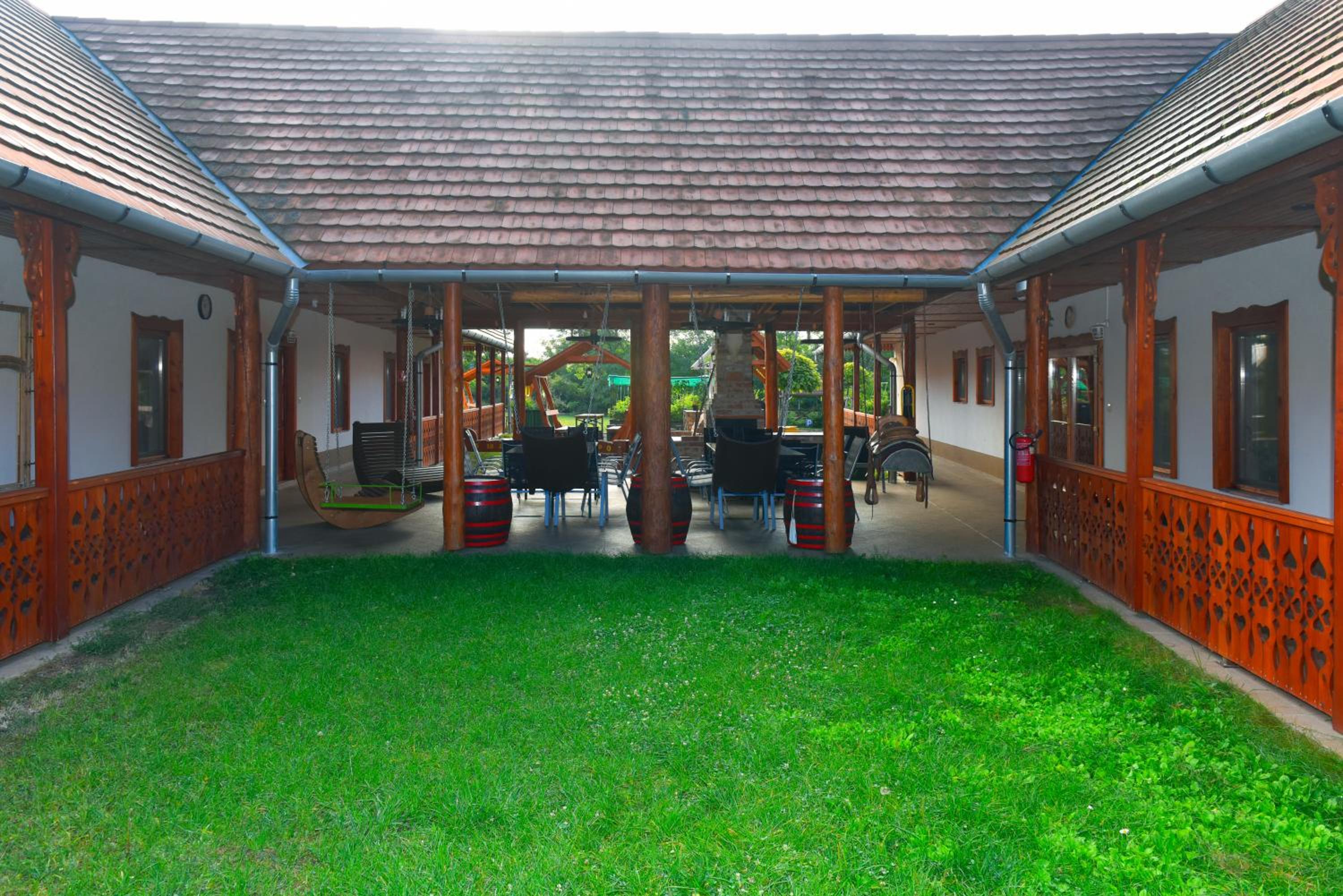 Nyakigláb Villa view 5