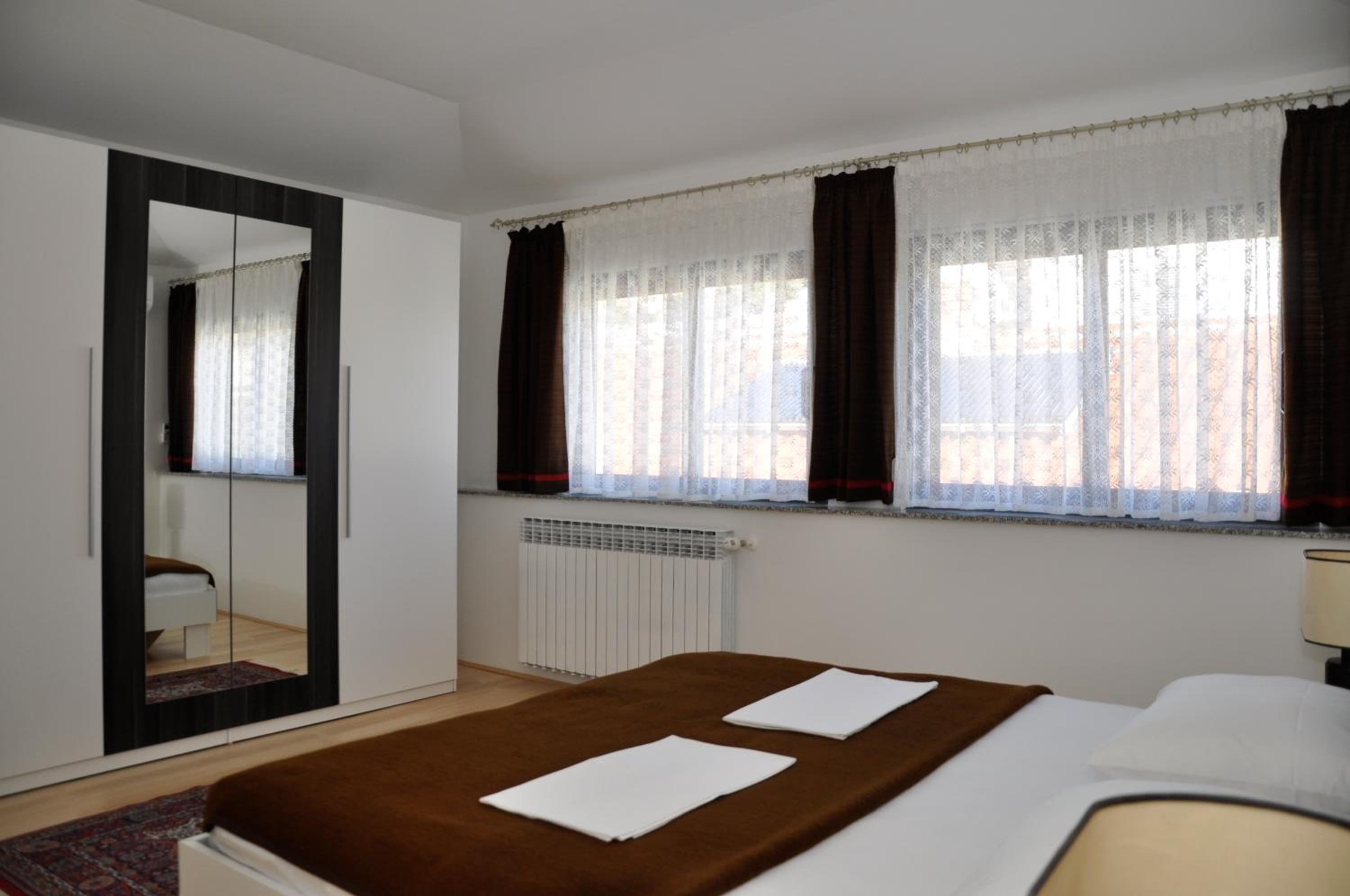 Apartments Crobeg