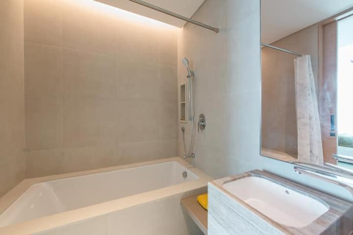 2 BDR Apt The Address Beach Resort JBR