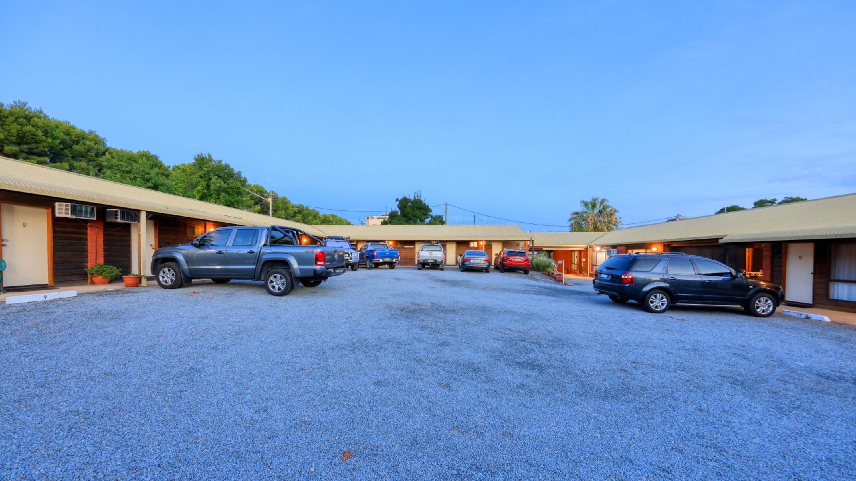 Country Roads Motor Inn