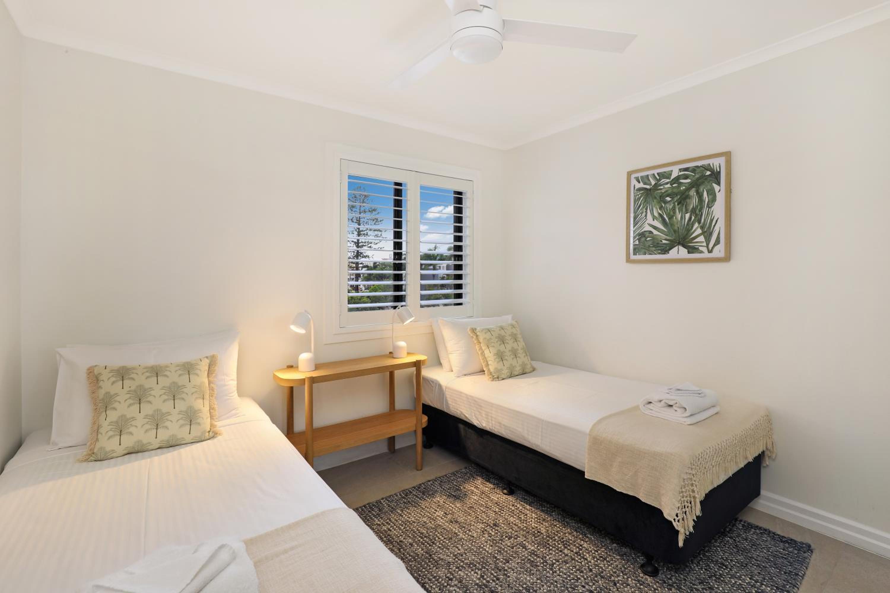 BEAUTIFULLY RENOVATED OCEANSIDE APARTMENT - Lamer 9