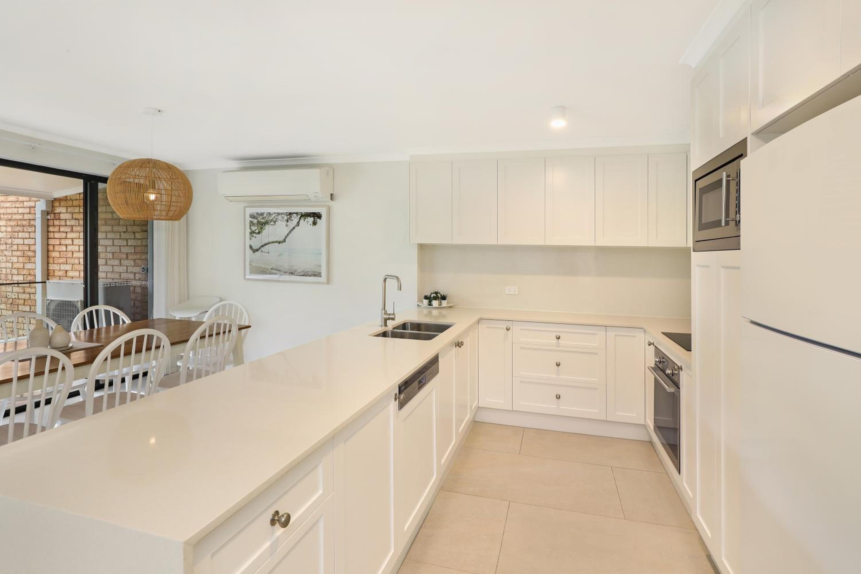 BEAUTIFULLY RENOVATED OCEANSIDE APARTMENT - Lamer 9