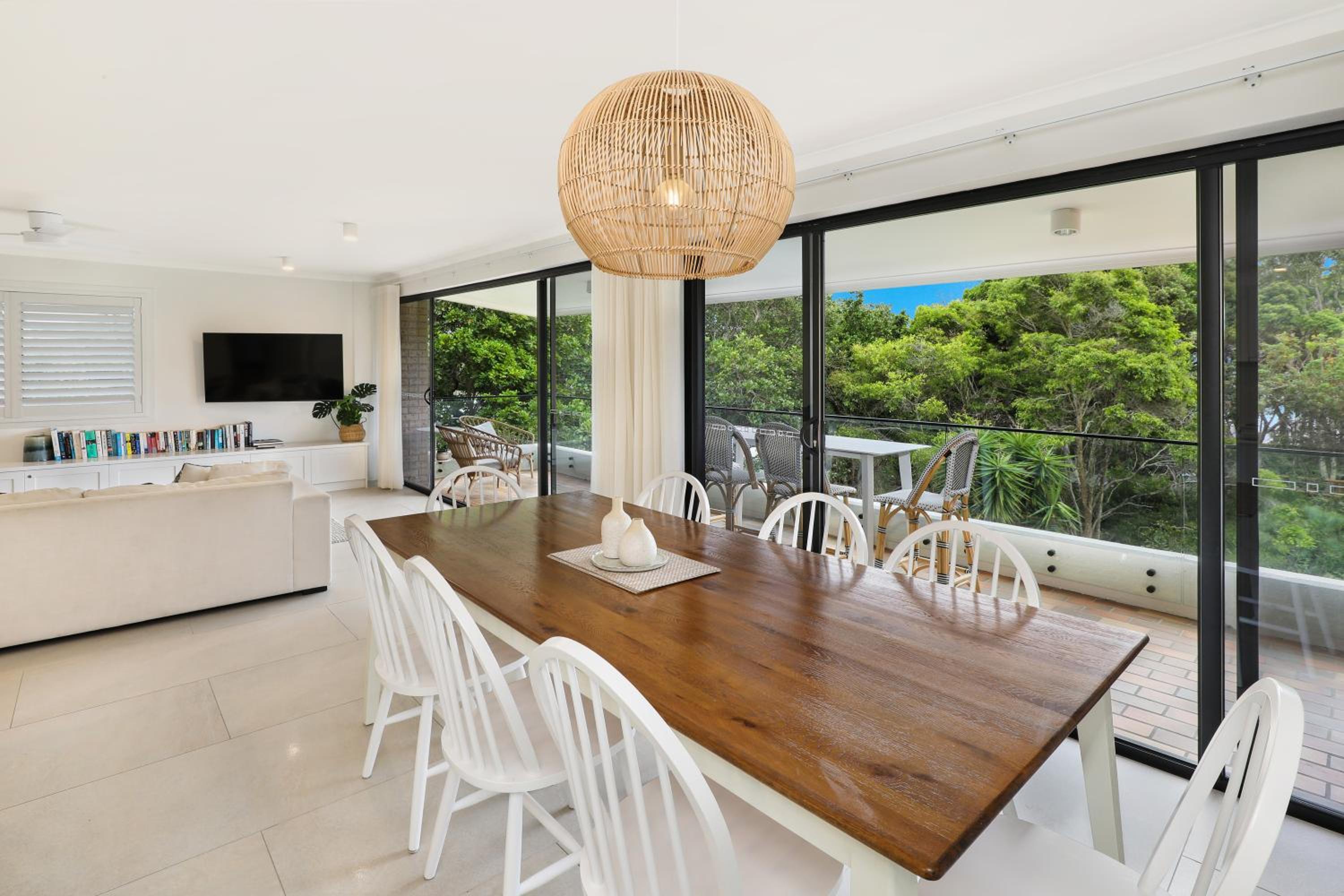 BEAUTIFULLY RENOVATED OCEANSIDE APARTMENT - Lamer 9