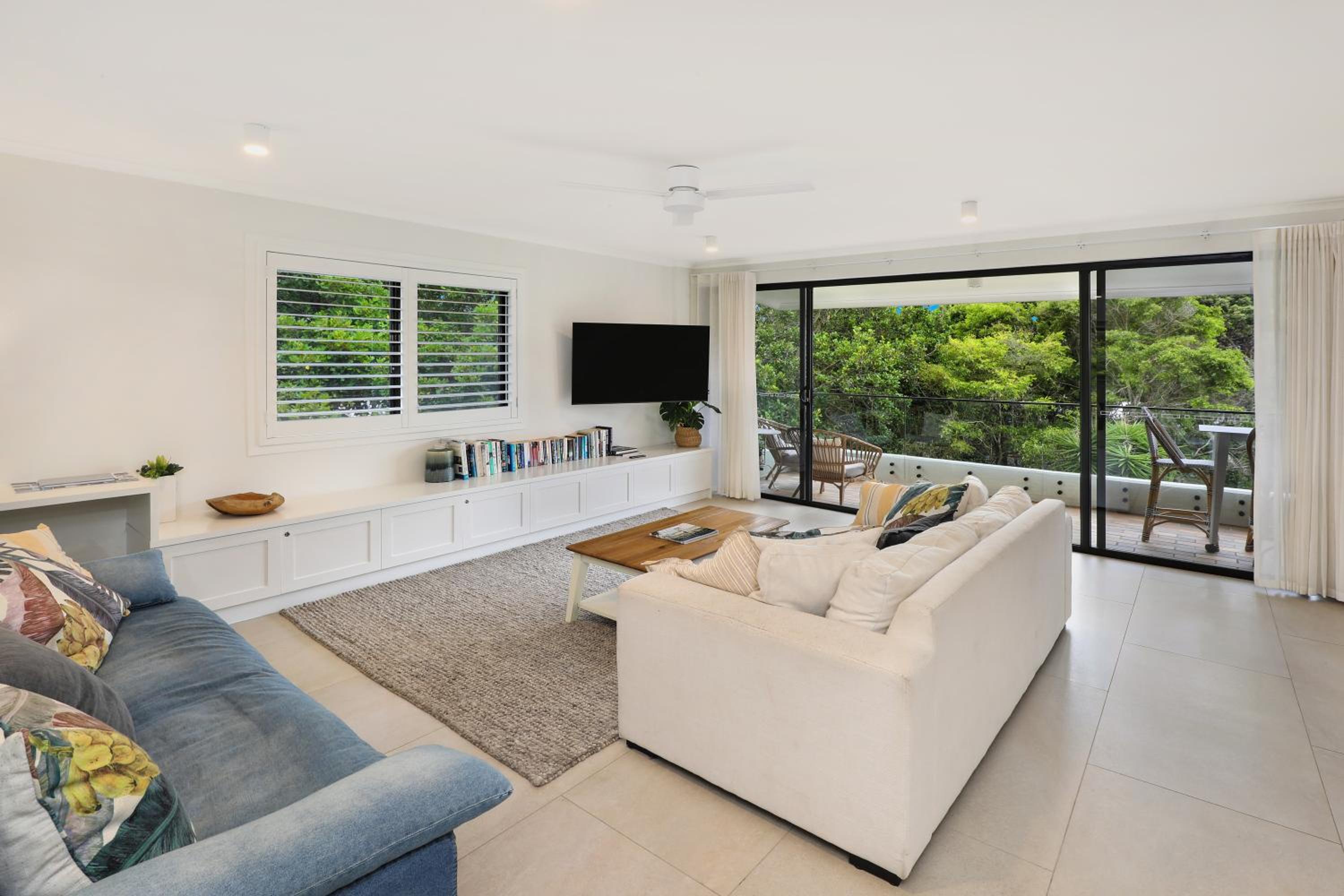 BEAUTIFULLY RENOVATED OCEANSIDE APARTMENT - Lamer 9