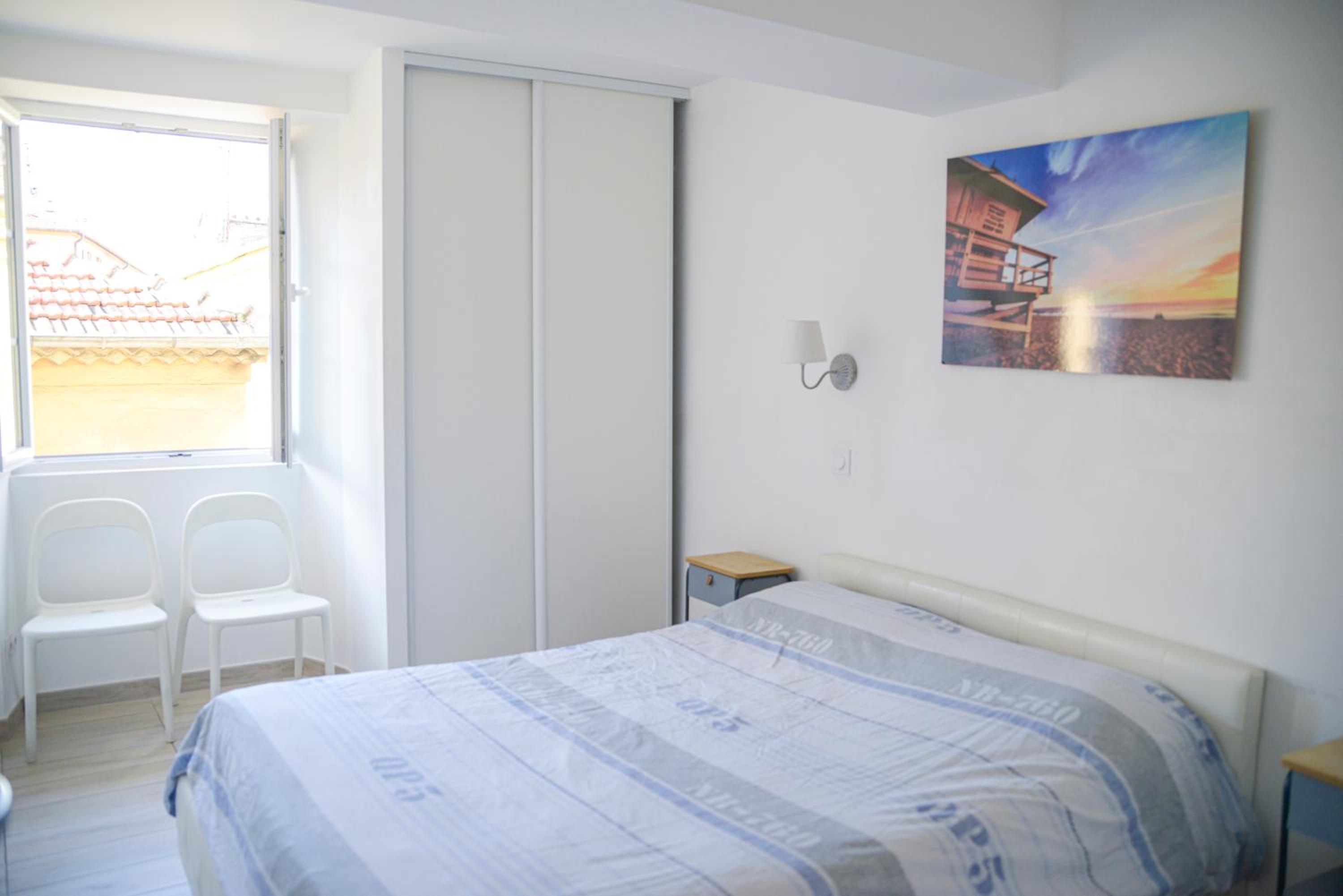 Sunny apartment in heart of Nice Old Town view 2