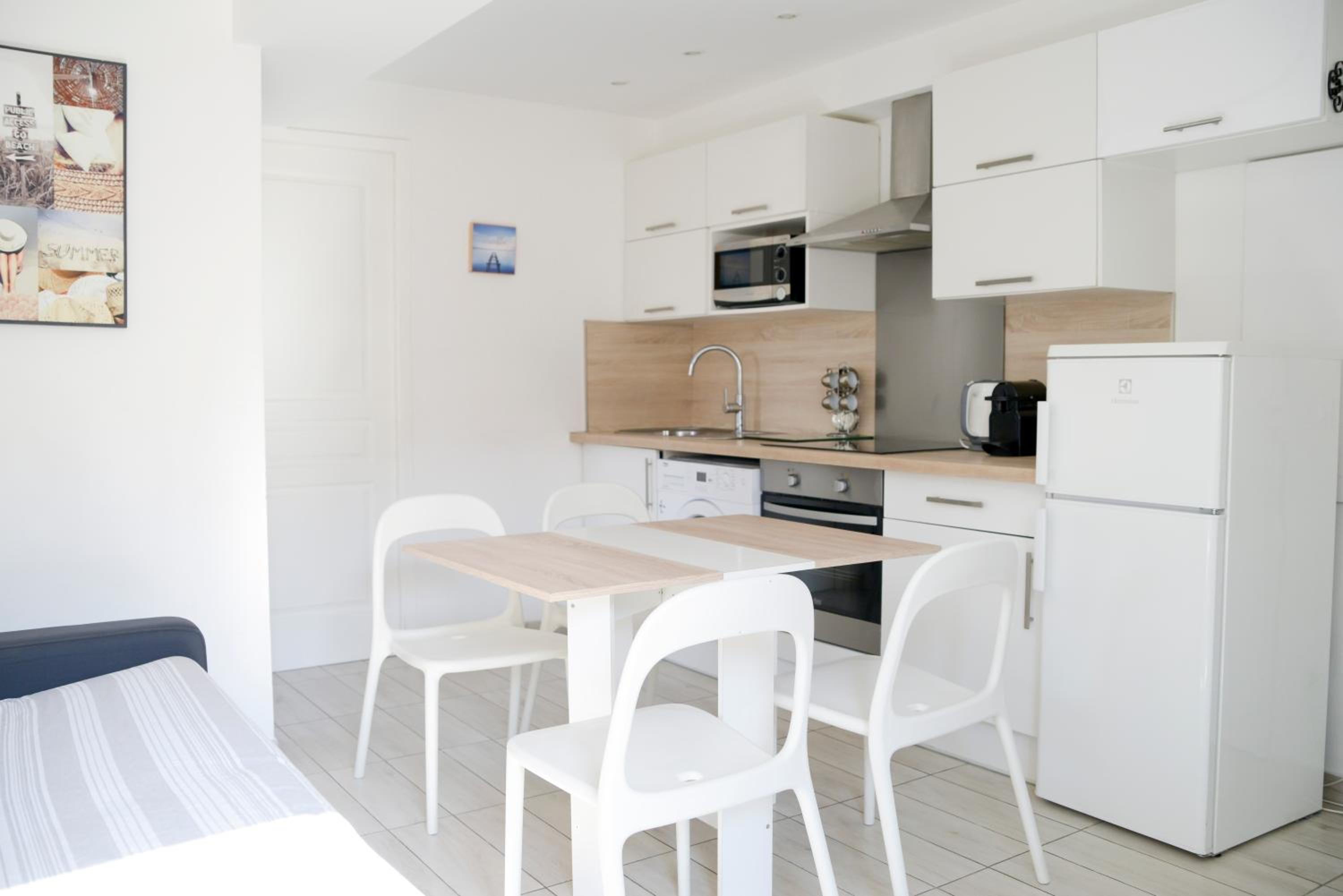 Sunny apartment in heart of Nice Old Town view 5