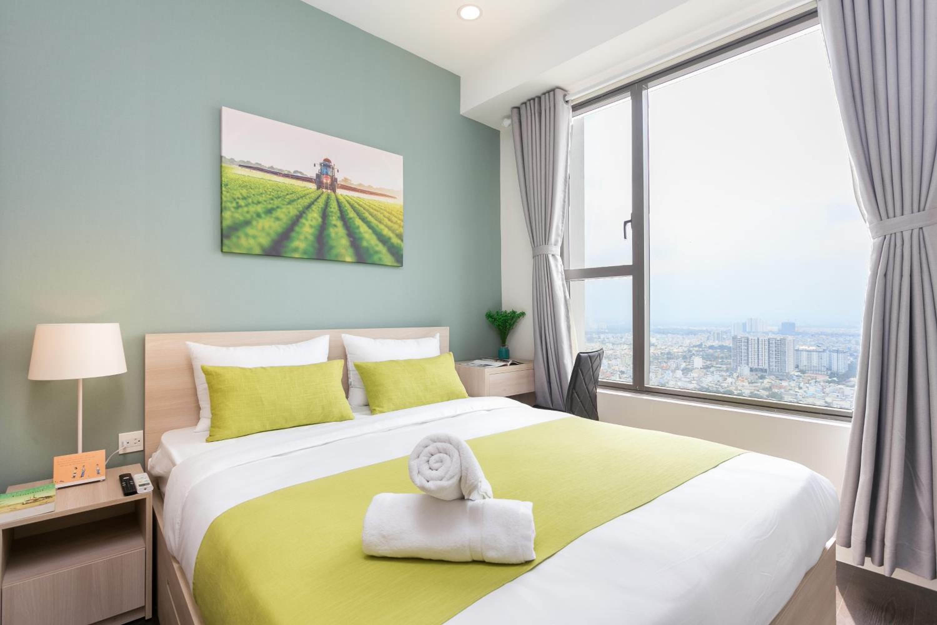 SOHO Suites - Saigon Central, 5-Min-To-Bui Vien Street