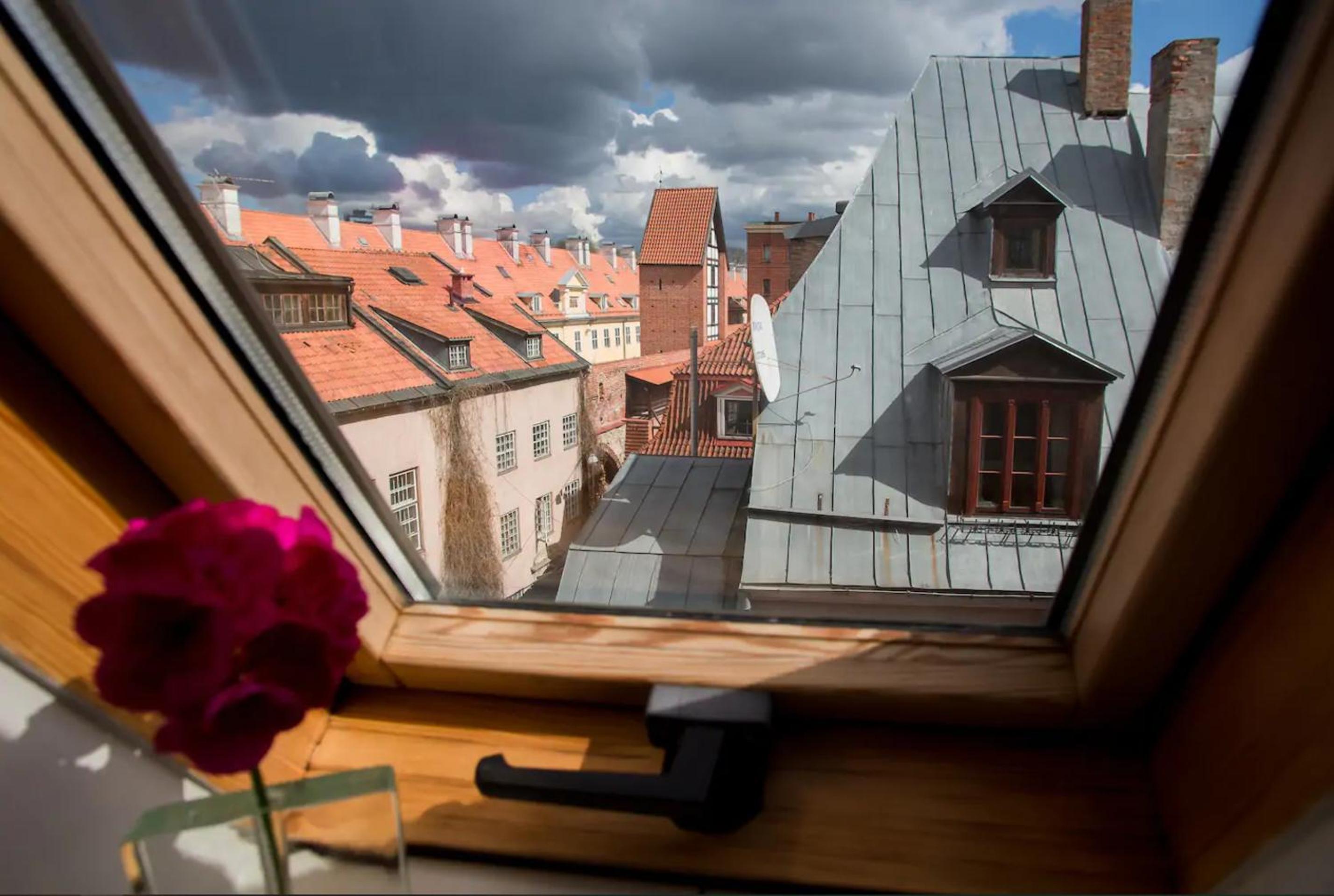 Sunny mansard in the heart of Old Town view 5