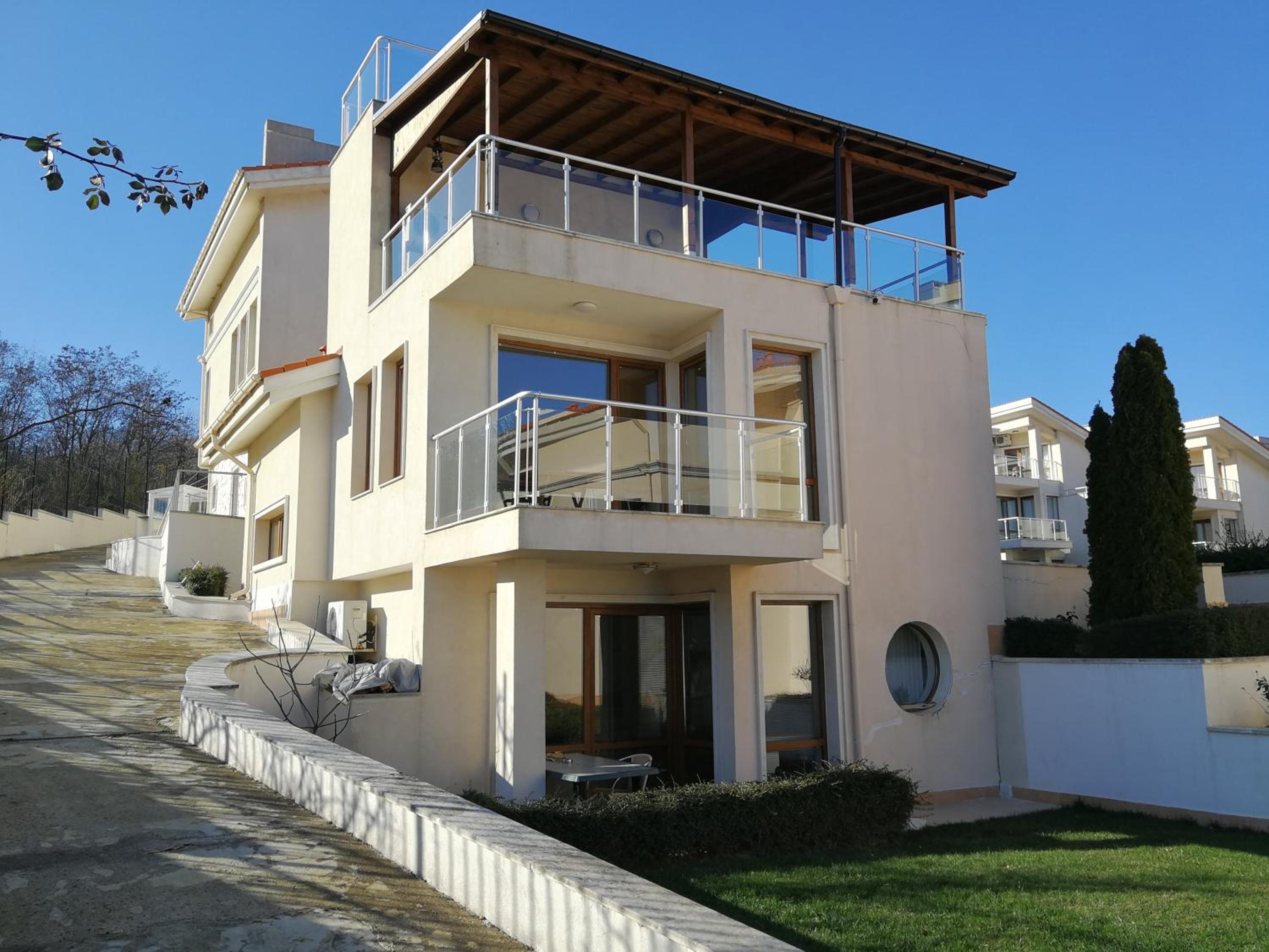Wonderful family villa with sea view