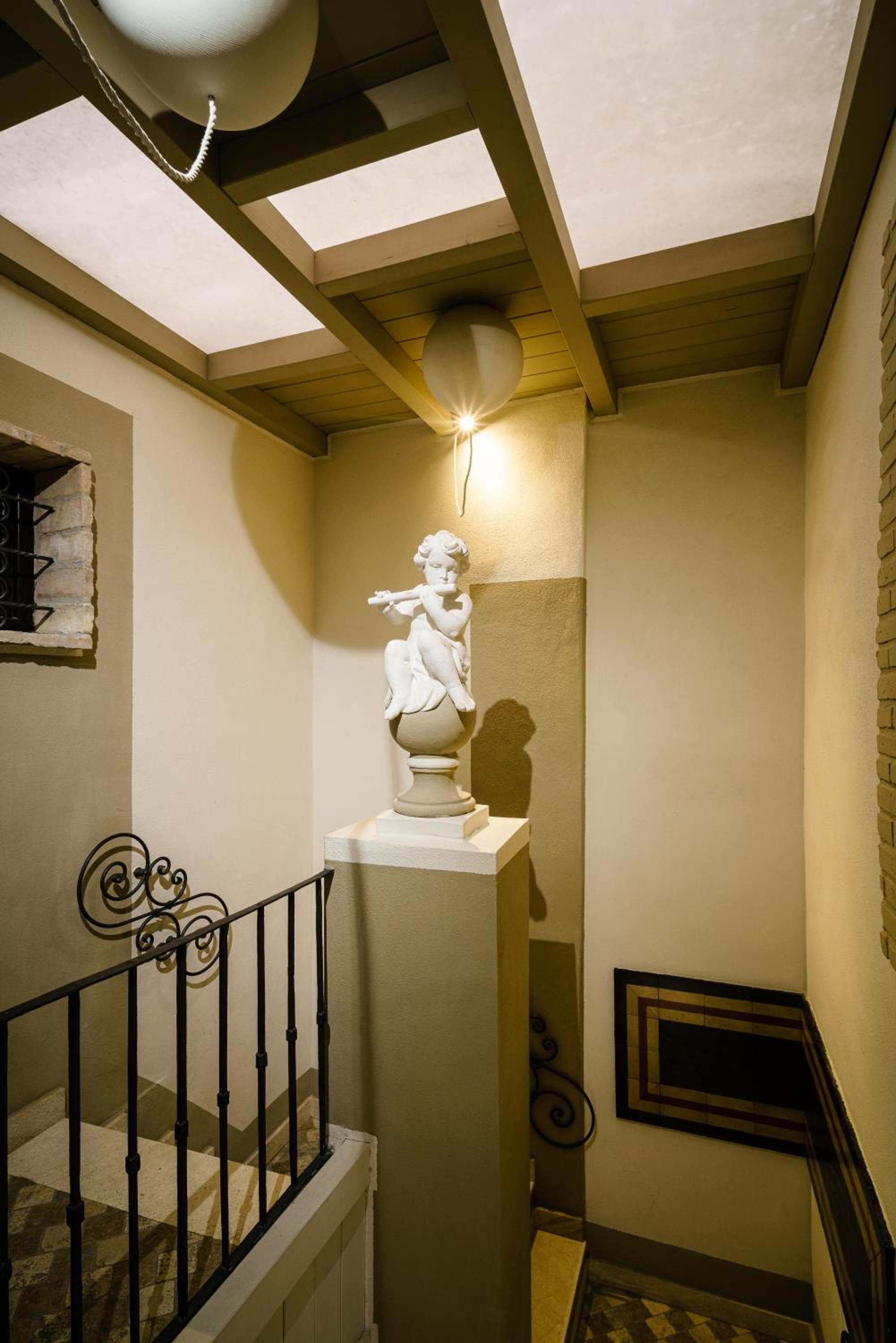 Oisife Apartments