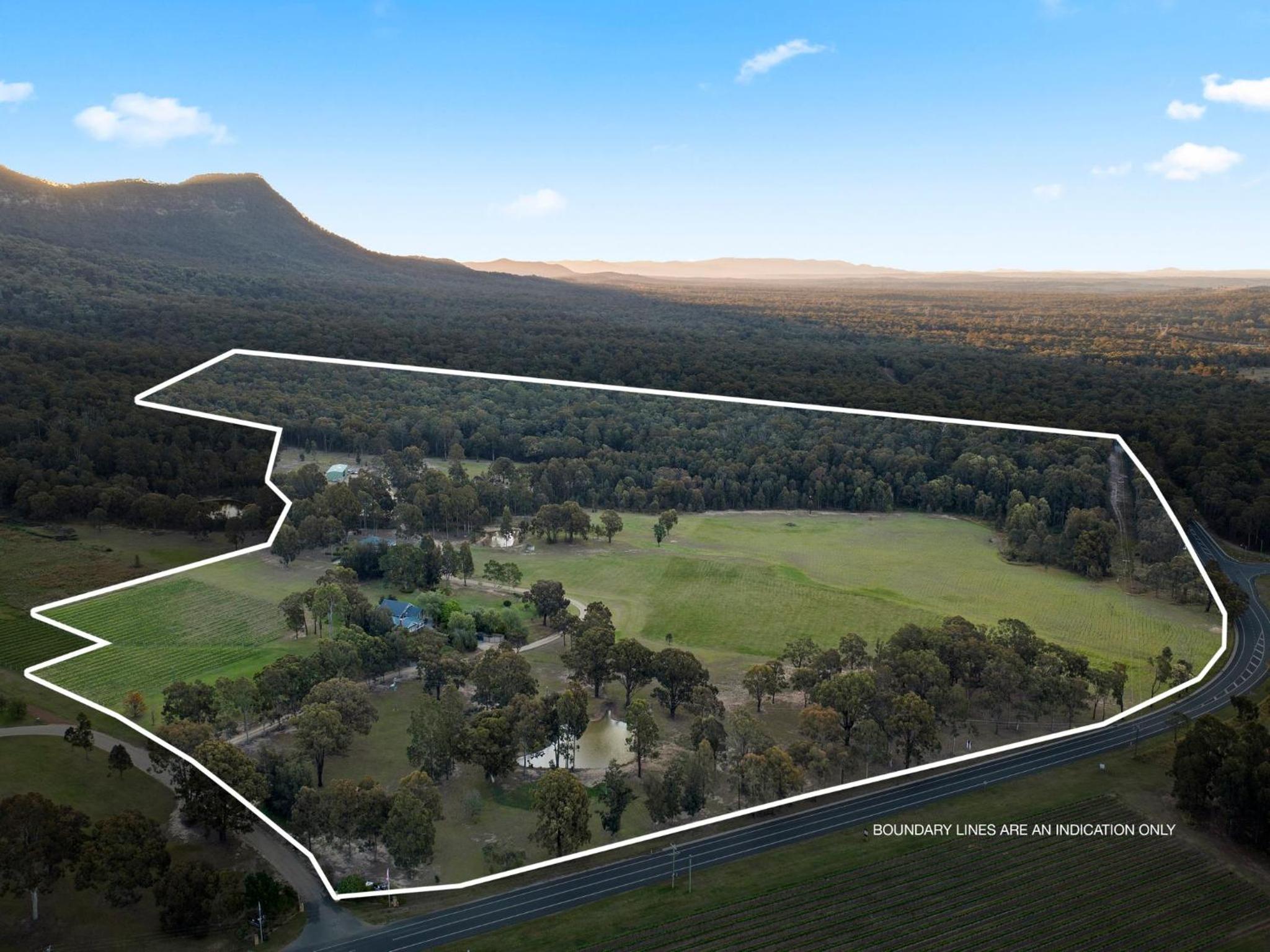 Brokenback Vineyard Luxe Homestead at Oakvale Wines