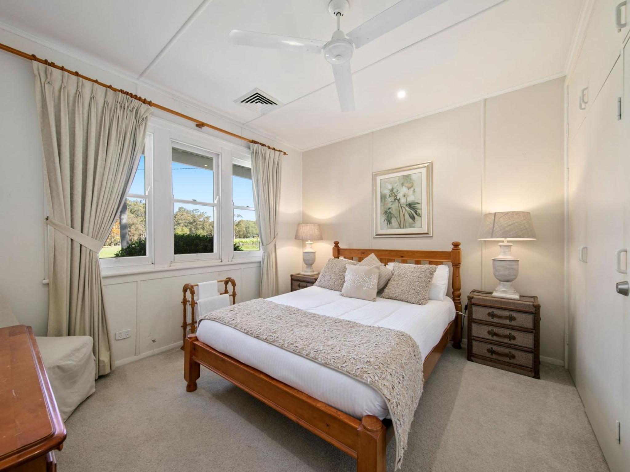 Brokenback Vineyard Luxe Homestead at Oakvale Wines