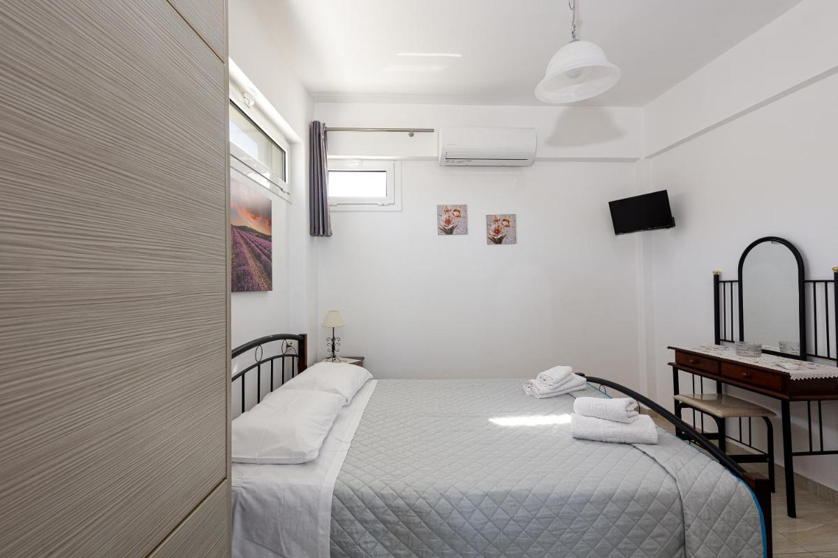 Vourvahis Seaview Apartments view 3