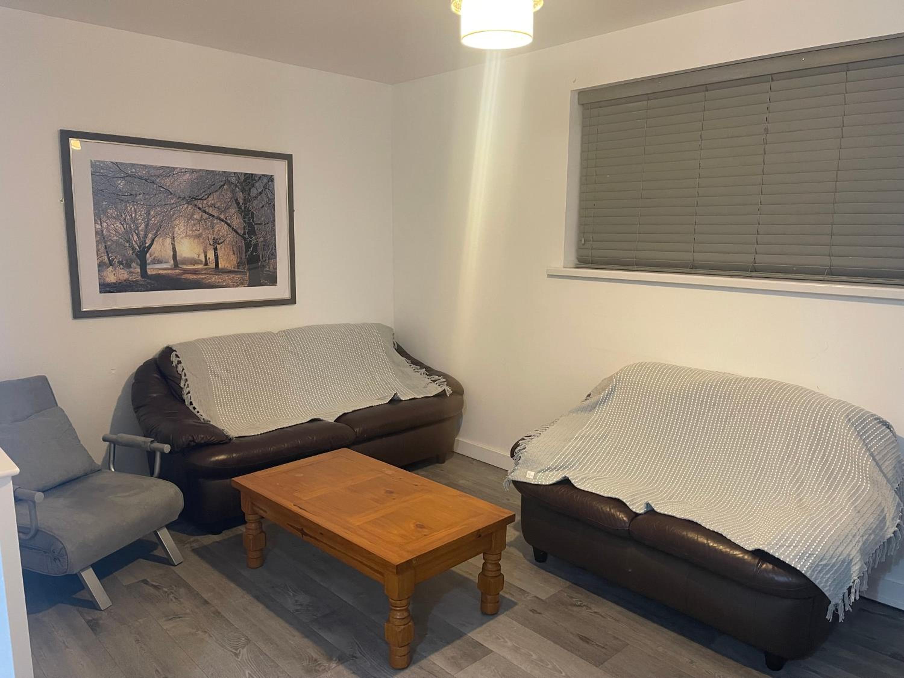 2 Bed Flat Right in Centre of Portrush town view 5