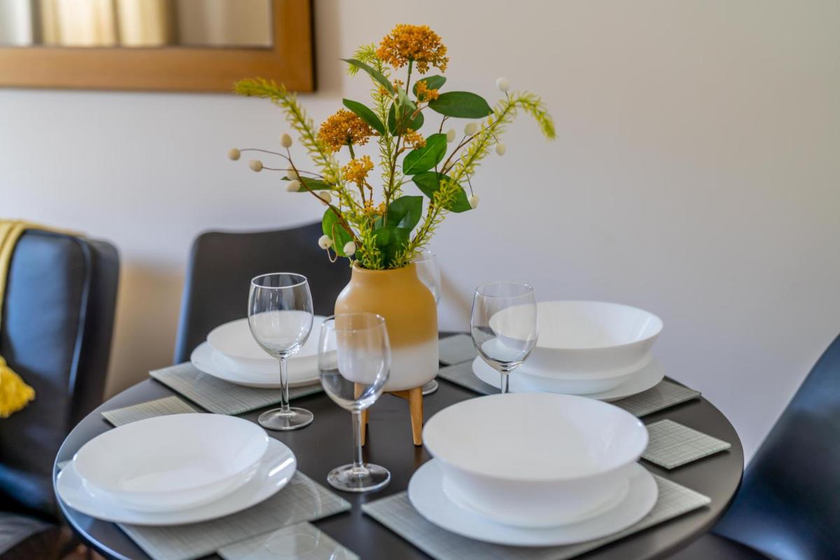 Pierocks Wickets Luxury Entire house, Free Parking and WI-FI in Maidenhead view 5