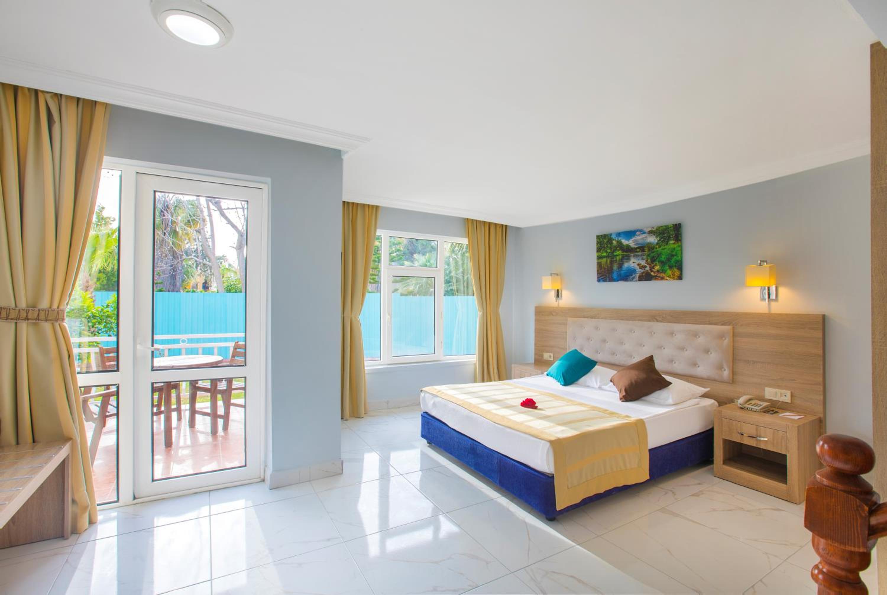 MERİDİA BEACH HOTEL
