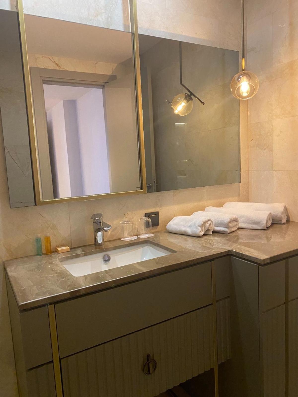 G Tower Furnished Apartment Rentals