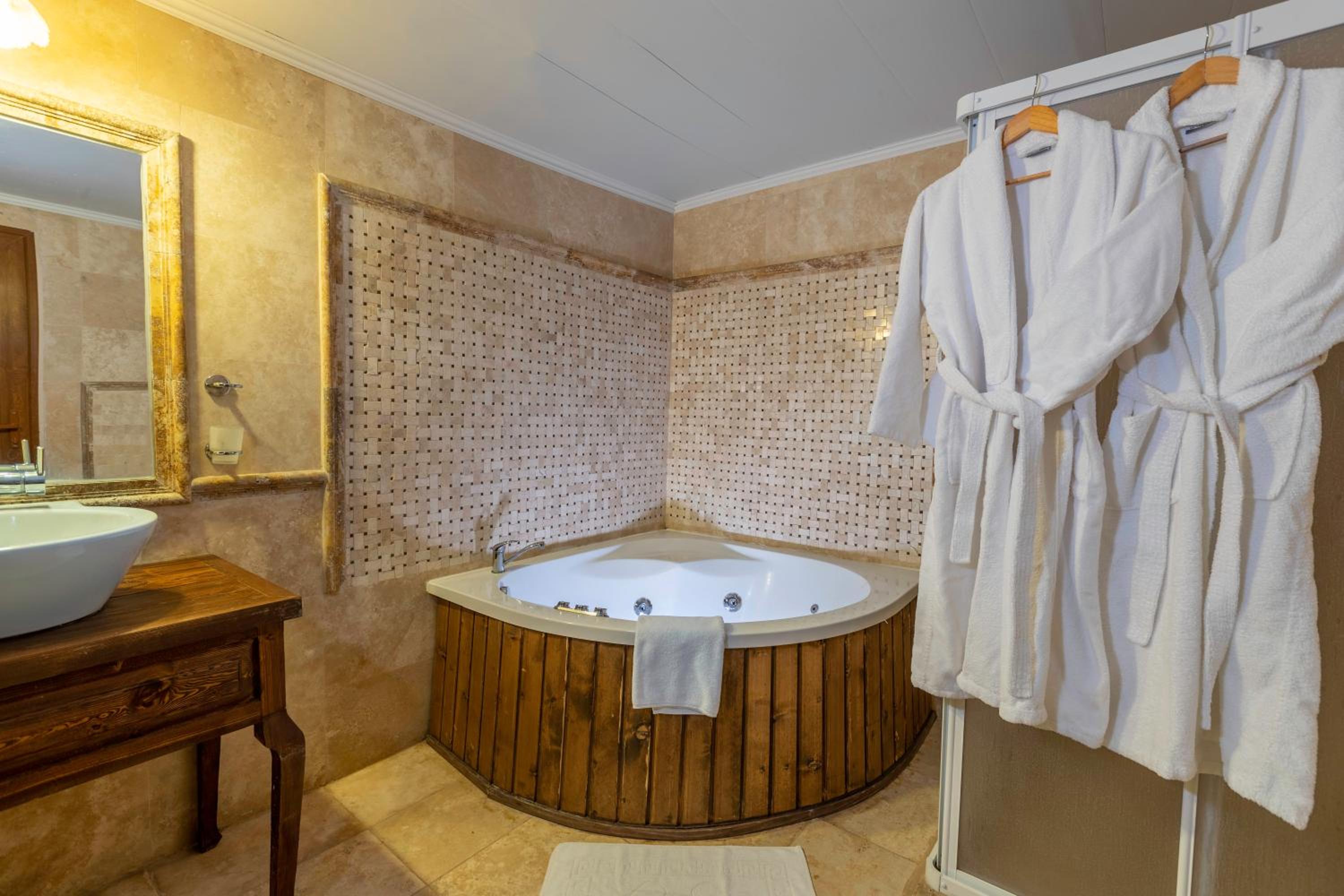 Maron Stone House - Image 48