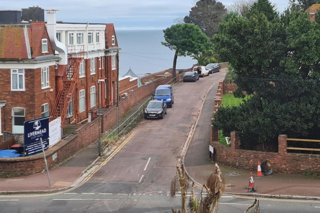 Beautiful 2-bed Apartment on Torquay seafront view 5