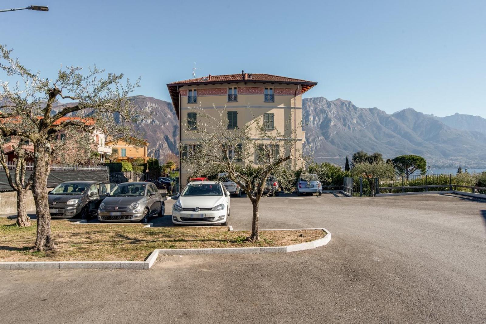 Bellagio Lakeview Apartment view 2