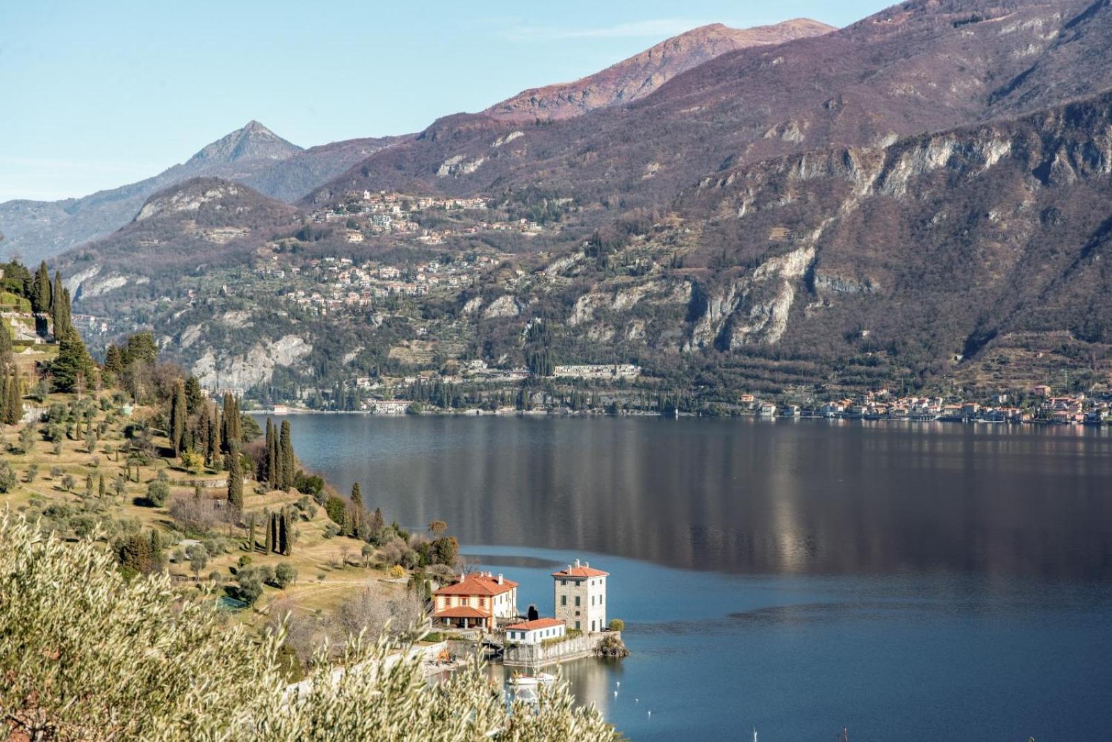 Bellagio Lakeview Apartment view 3