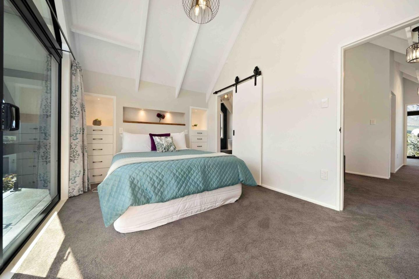 The Gables - Queenstown - Beautiful, stylish, newly renovated 4 bedroom home view 4