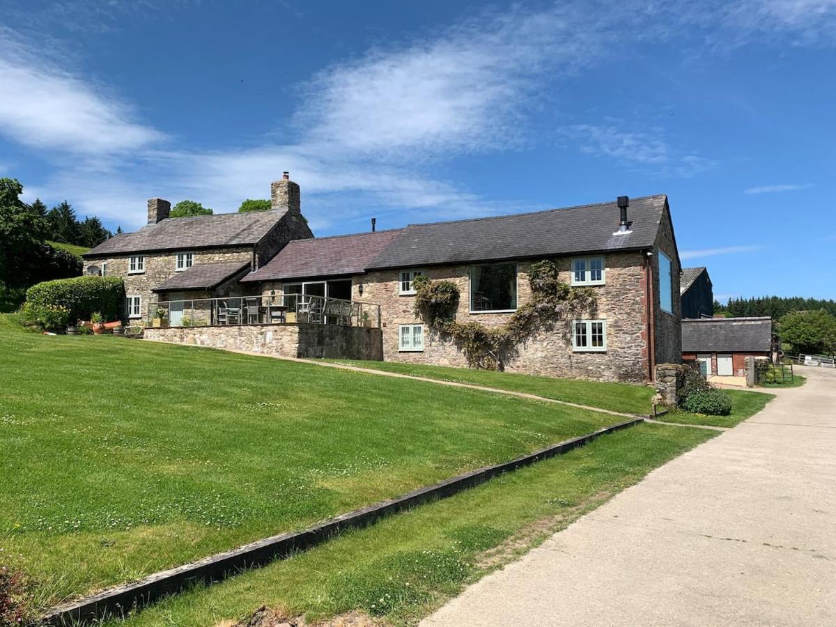 The Stables at Pentregaer Ucha, tennis court & lake view 3