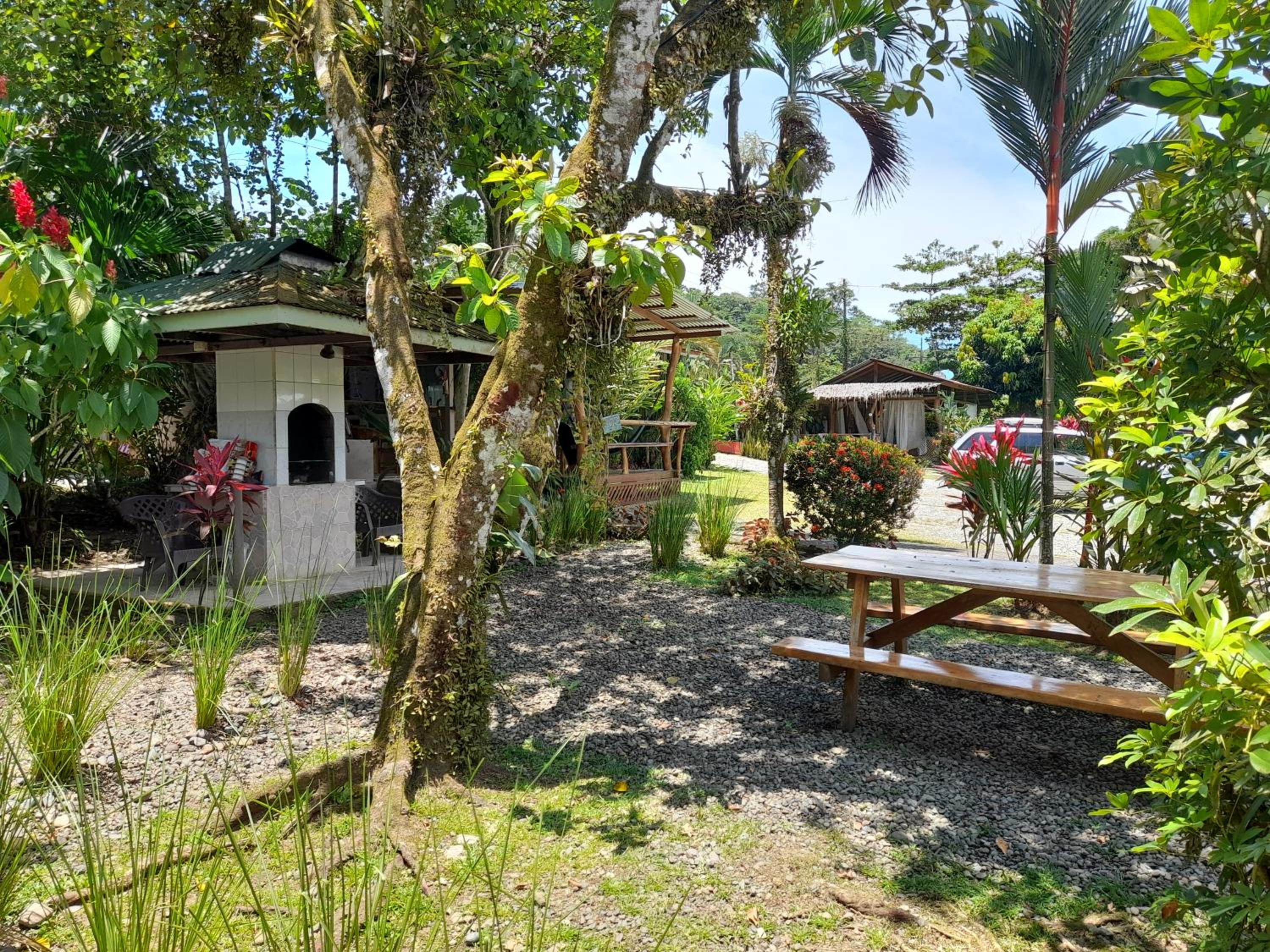 Hotel El Colibri Rojo