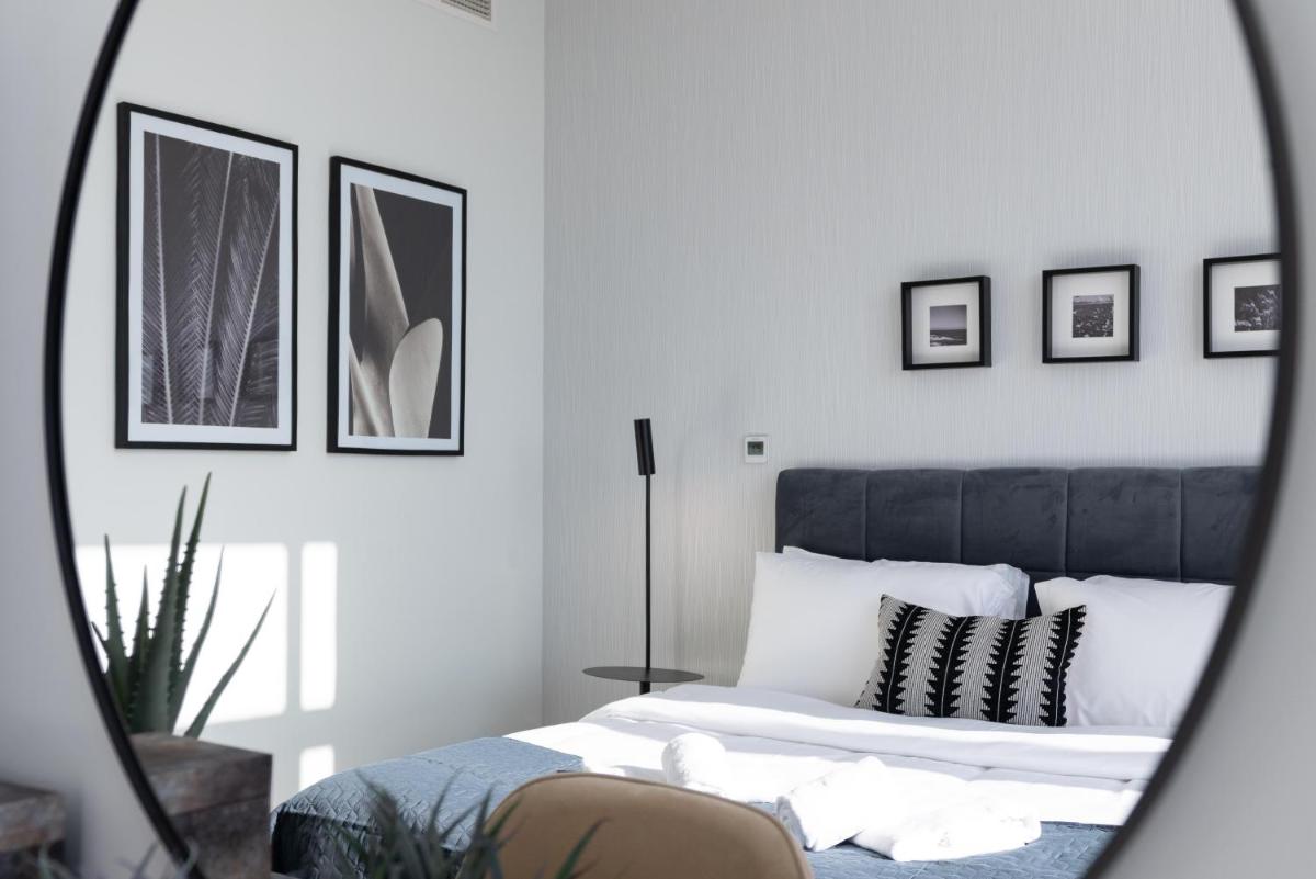 Ultimate Stay / 3 Beds / Gorgeous Frame and Park View / 250m from Metro / 1 Stop from World Trade Center