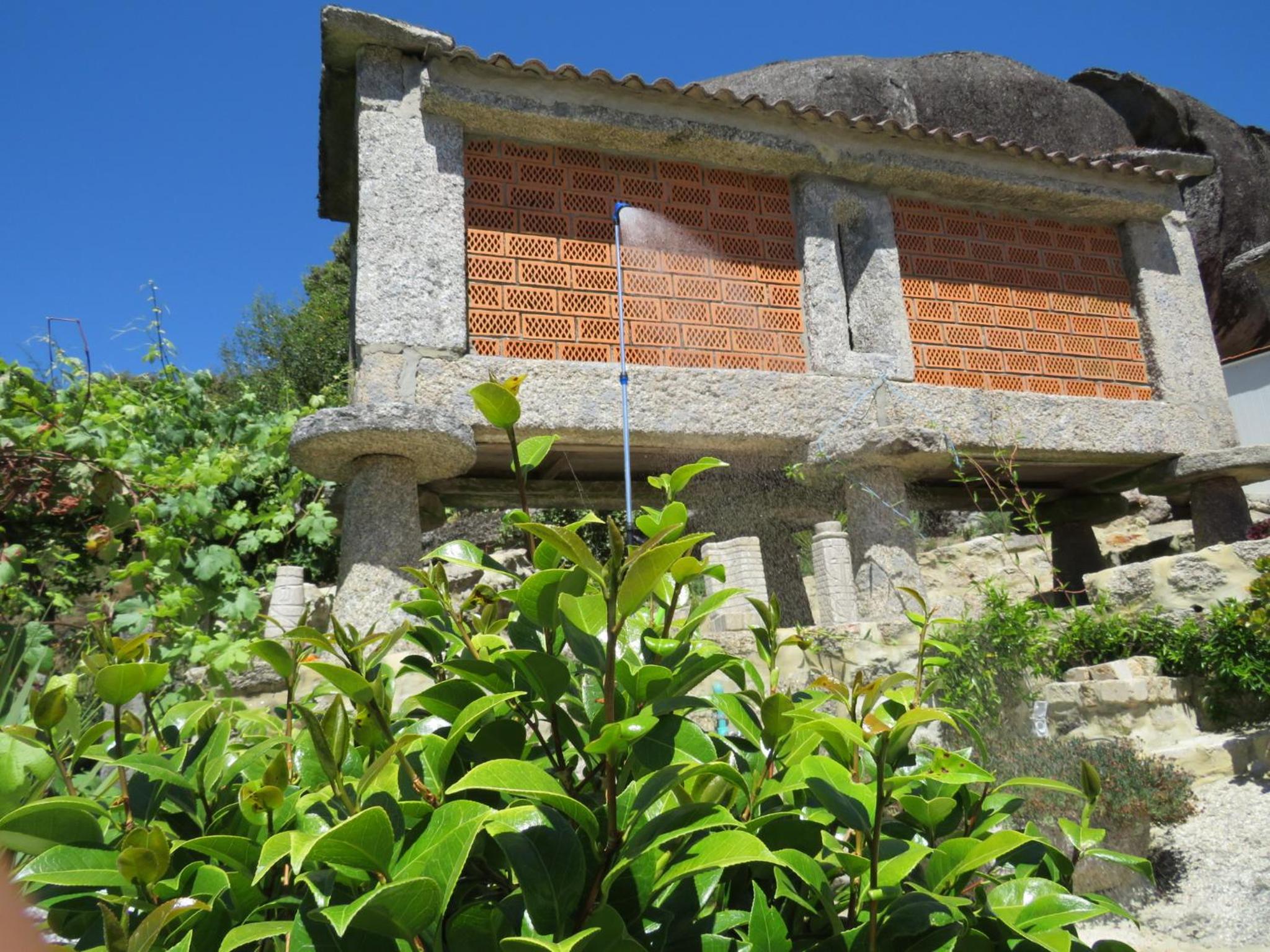 Casa do Penedo view 3