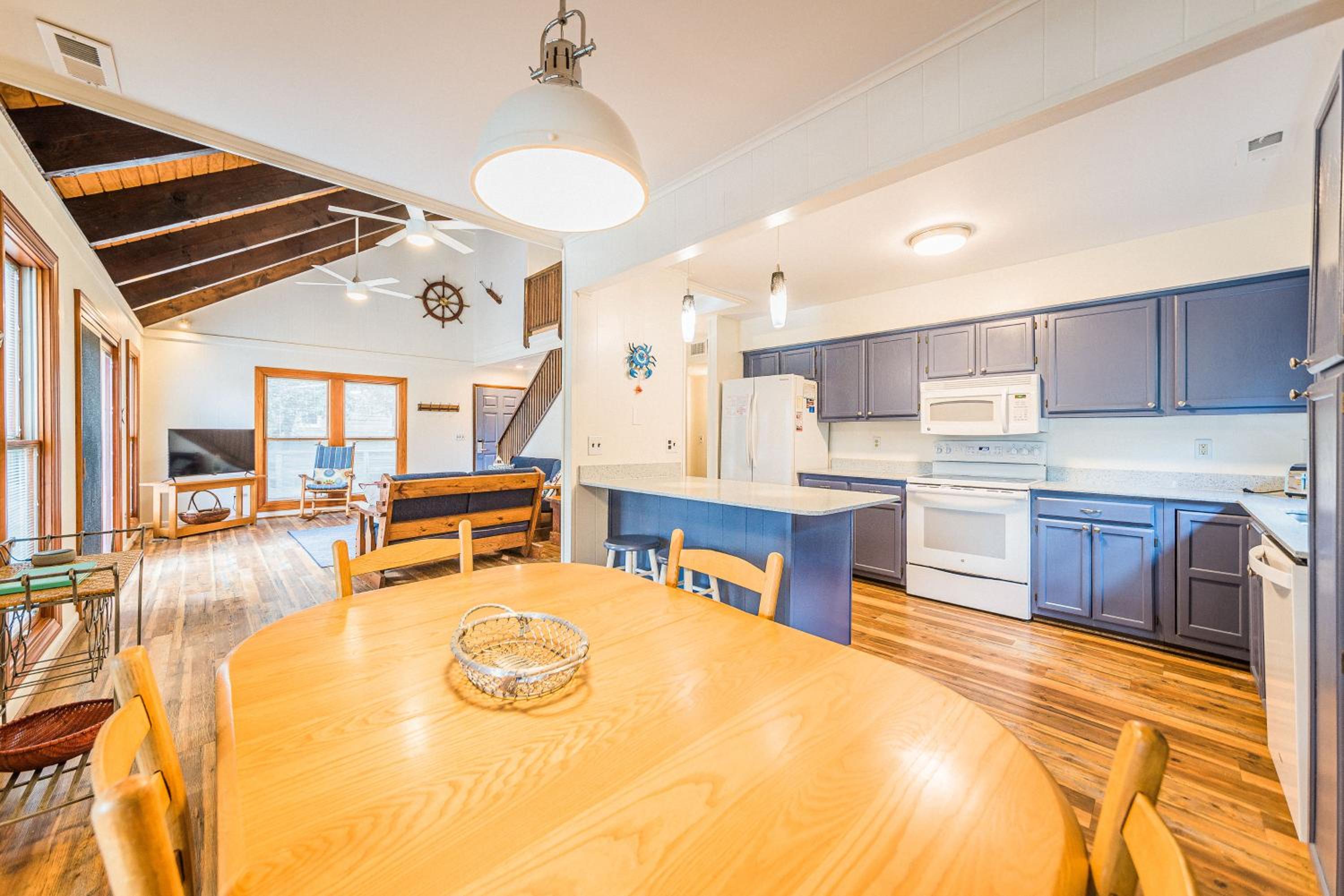 Casa La Playa - Duck, Sanderling, Lakefront, 160 Yards to the Beach, Community Pool, Pets OK