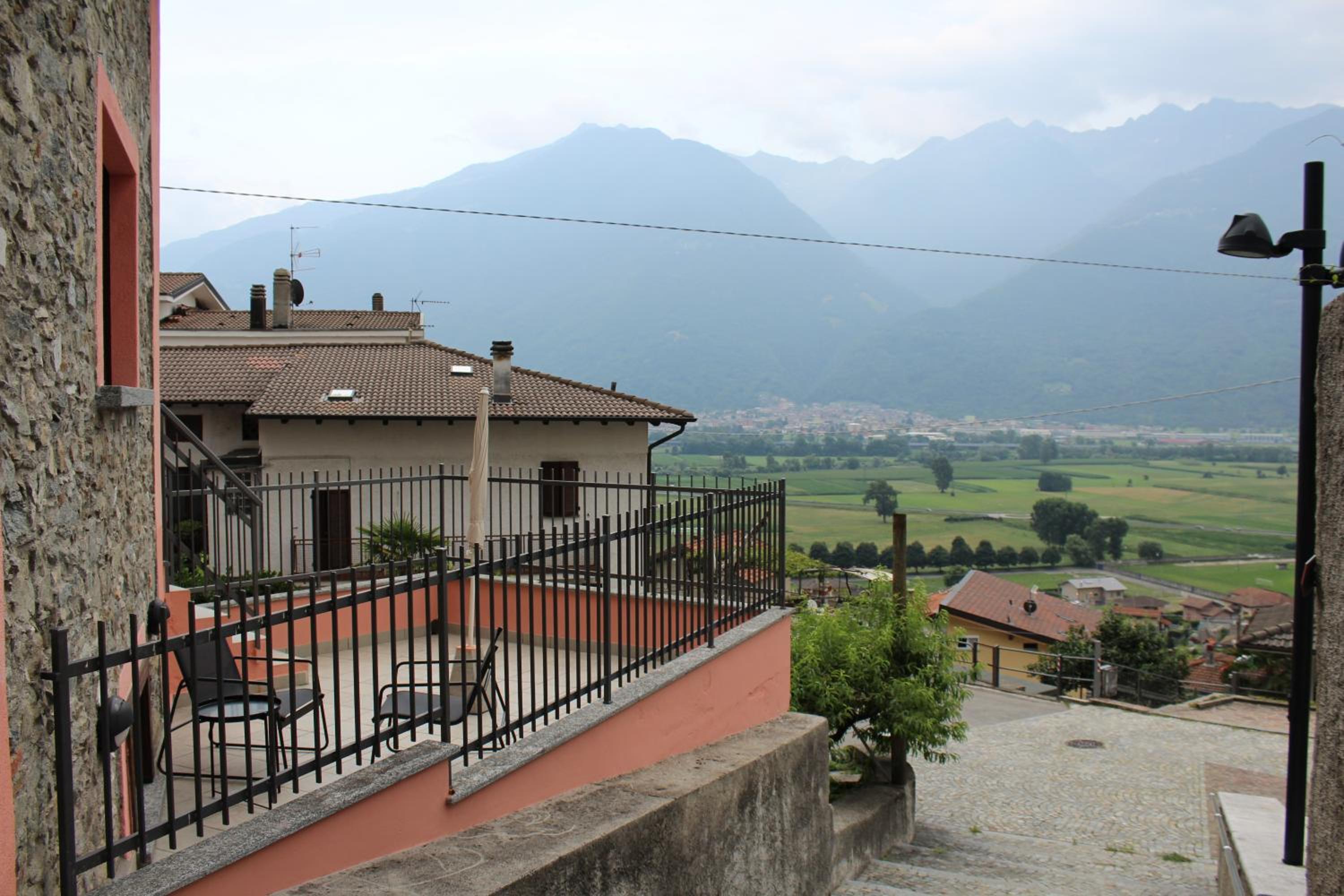apartment vista legnone view 4